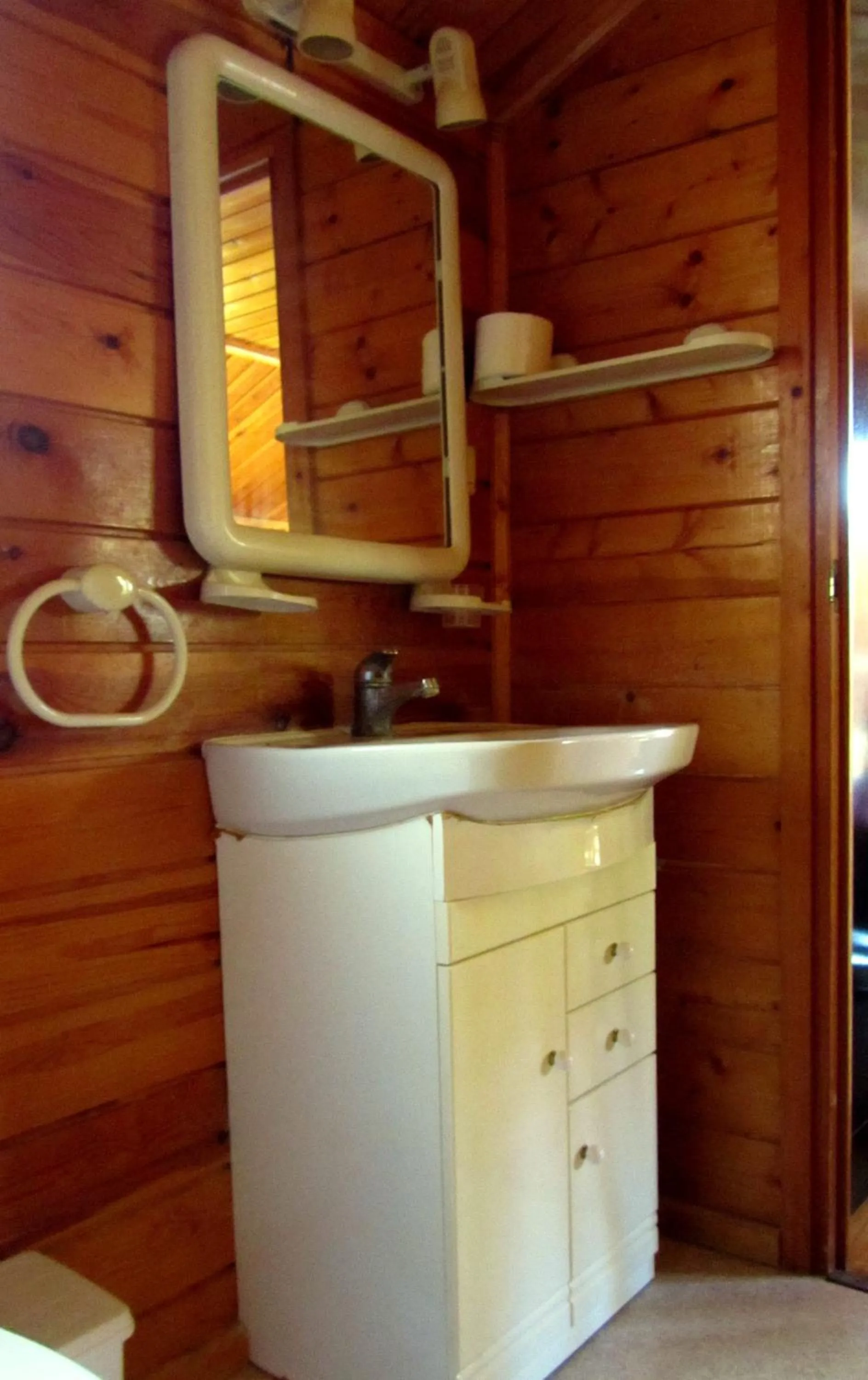Bathroom in La Pedanía Hotel Y Bungalows - Ligüerre de Cinca