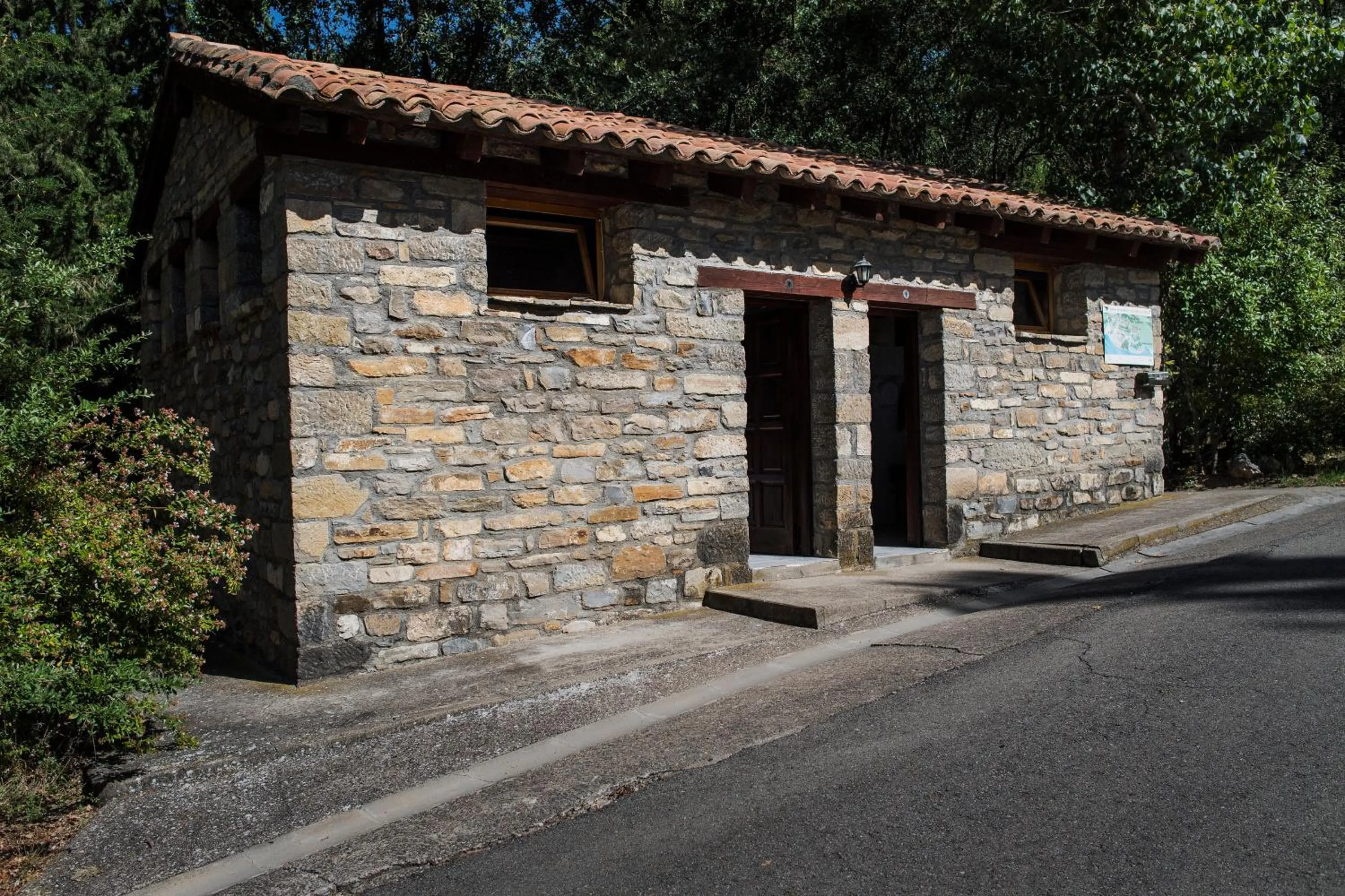 Property building in La Pedanía Hotel Y Bungalows - Ligüerre de Cinca