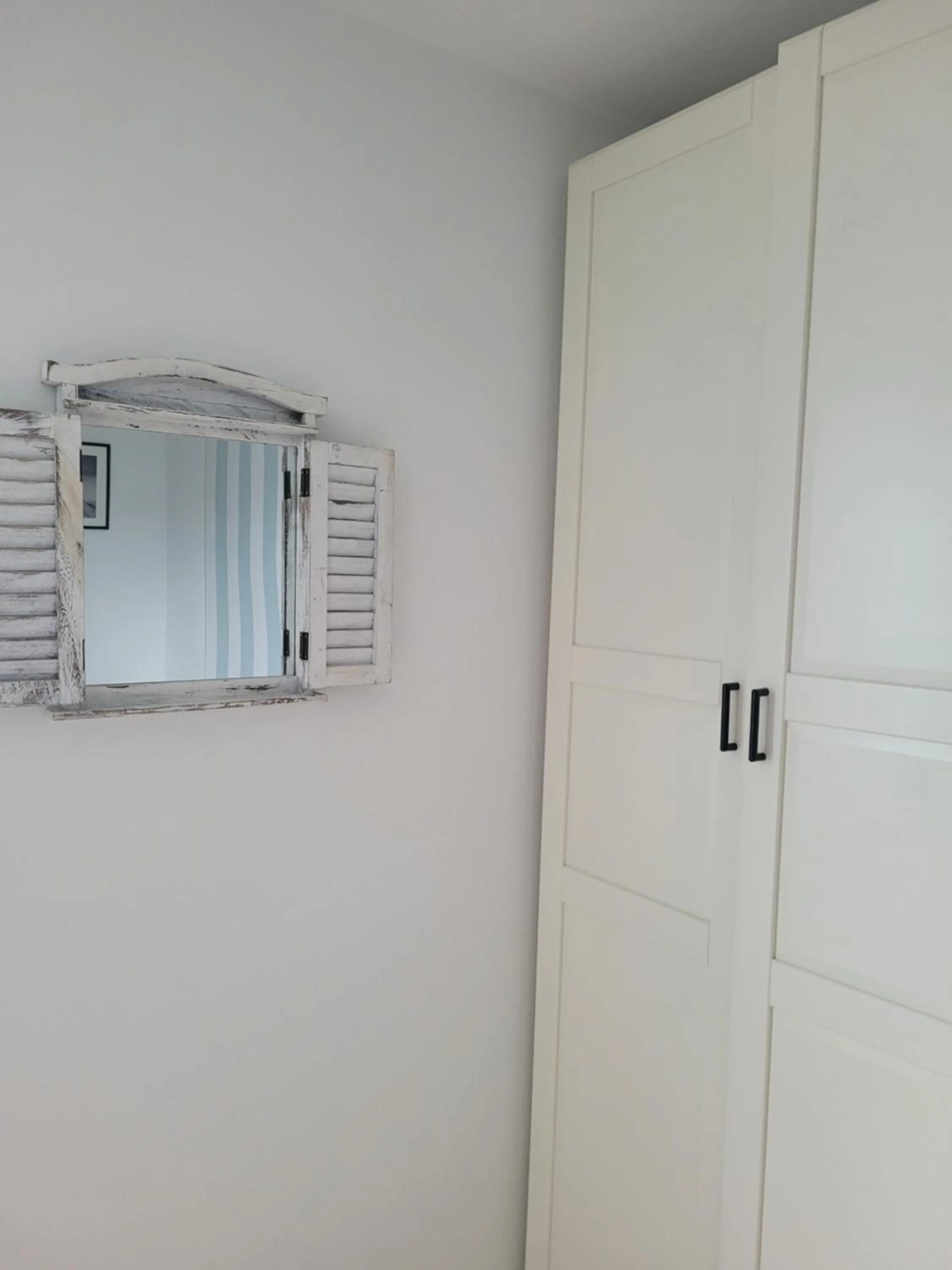 wardrobe in Kawalerka Gdynia