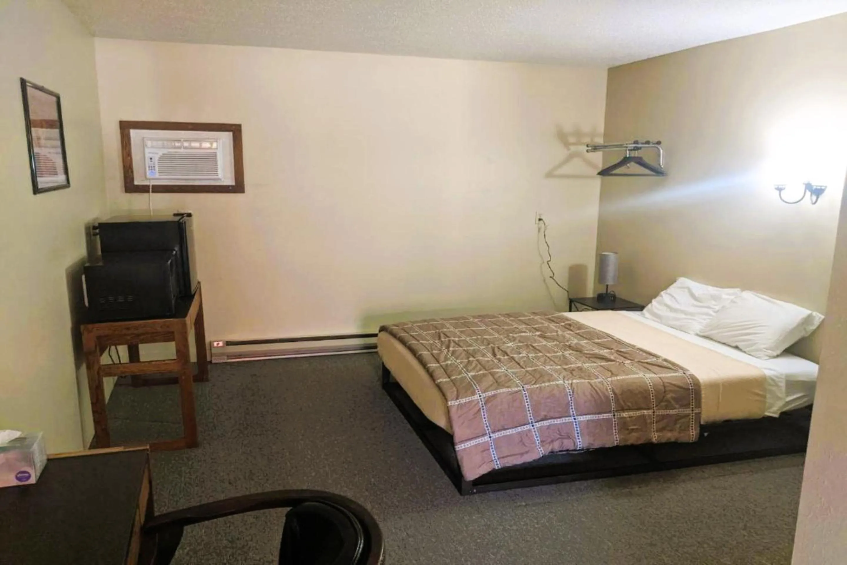 Bedroom, Bed in Love Hotels Kadoka by OYO at Badlands SD