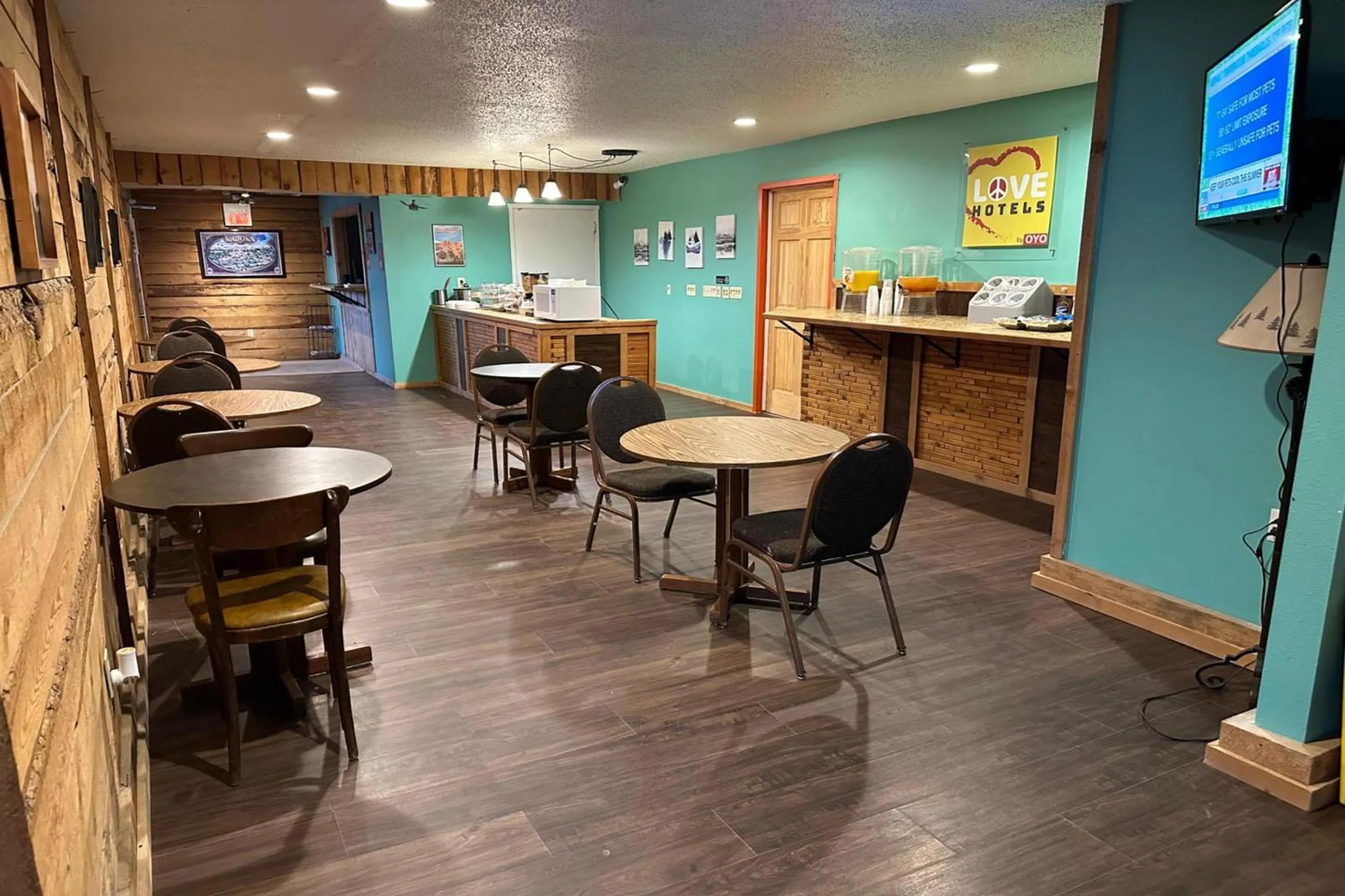 Dining area in Love Hotels Kadoka by OYO at Badlands SD