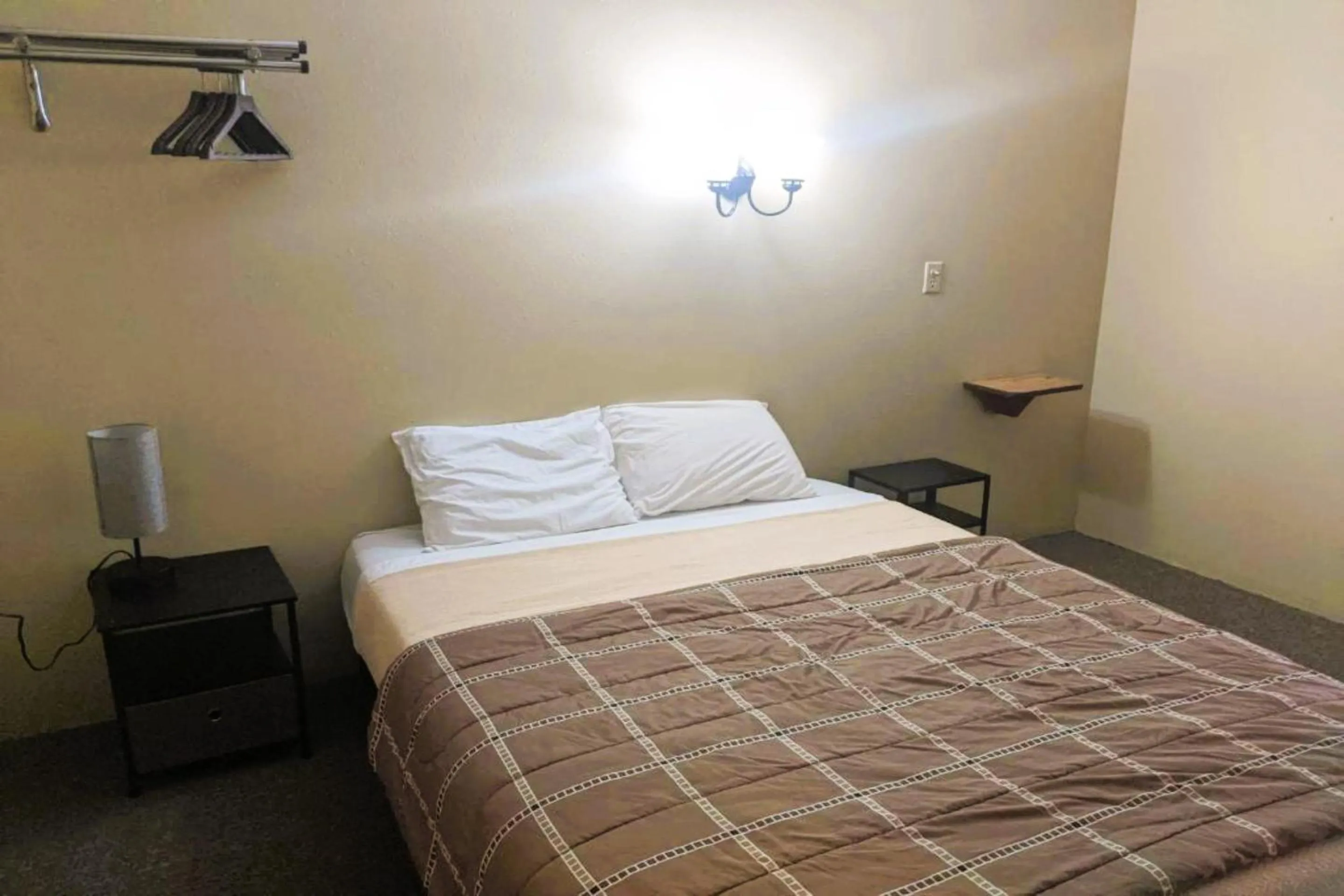 Bedroom, Bed in Love Hotels Kadoka by OYO at Badlands SD