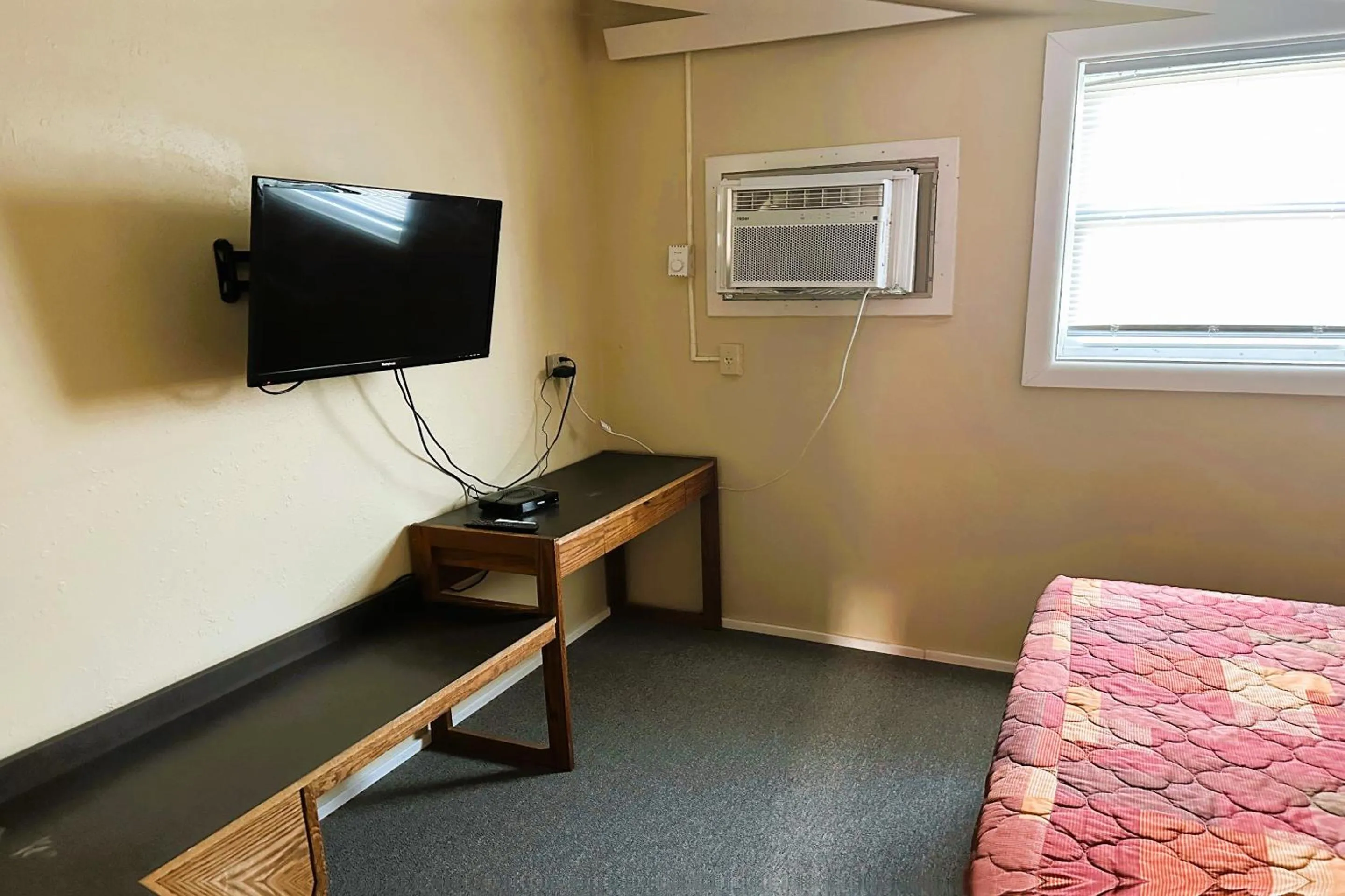 Bedroom in Love Hotels Kadoka by OYO at Badlands SD