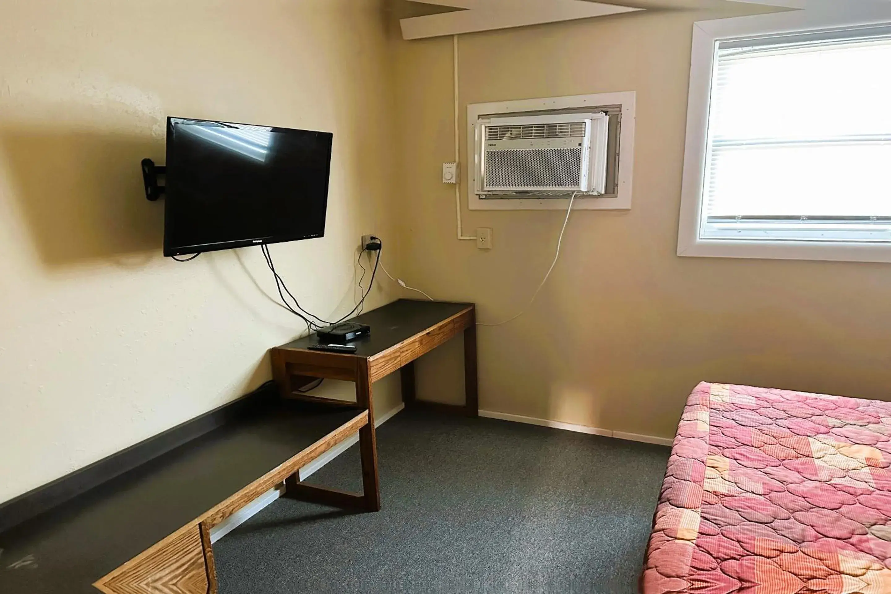 Bedroom in Love Hotels Kadoka by OYO at Badlands SD Bedroom in Love Hotels Kadoka by OYO at Badlands SD