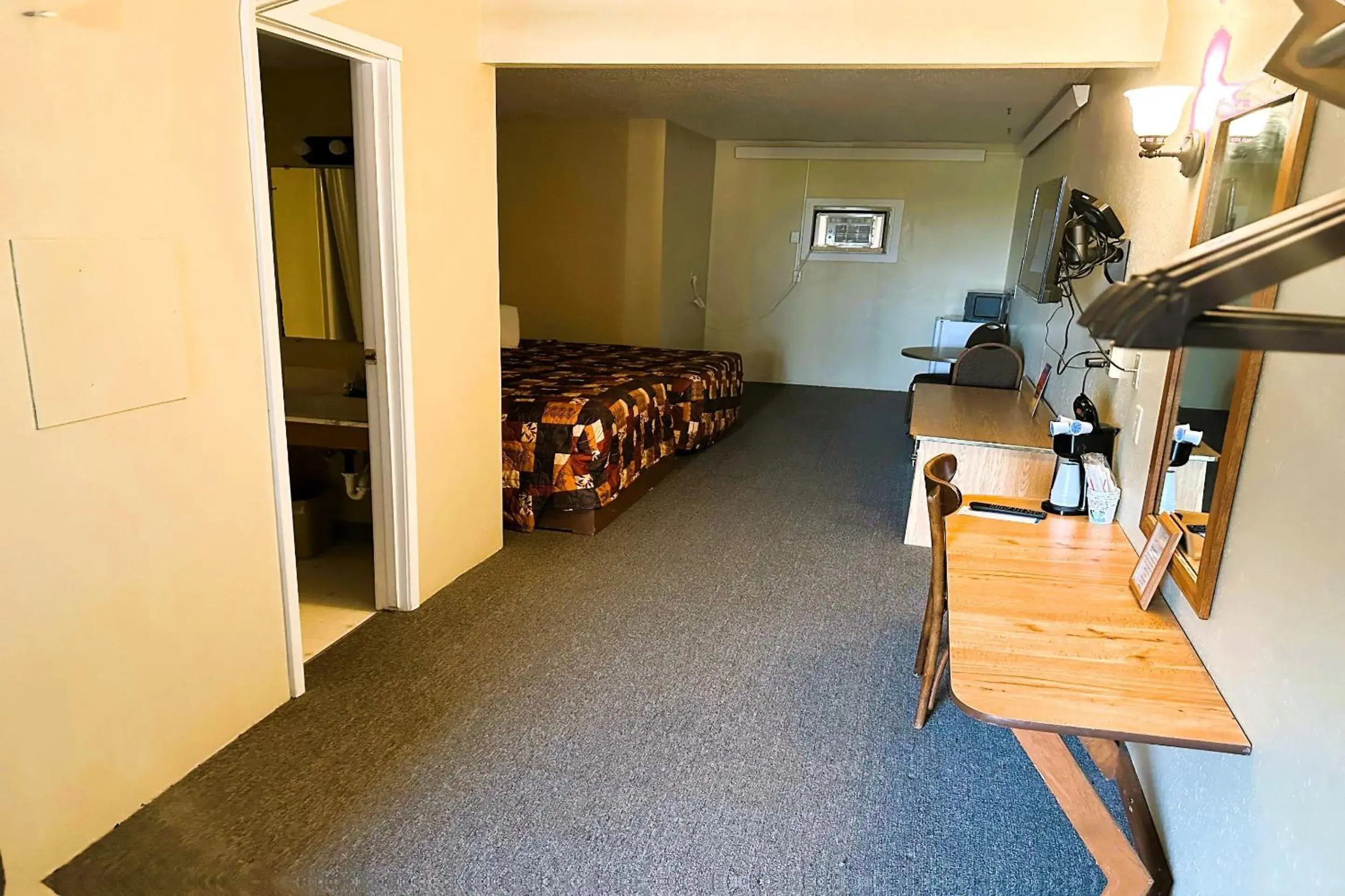 Bedroom in Love Hotels Kadoka by OYO at Badlands SD Bedroom in Love Hotels Kadoka by OYO at Badlands SD