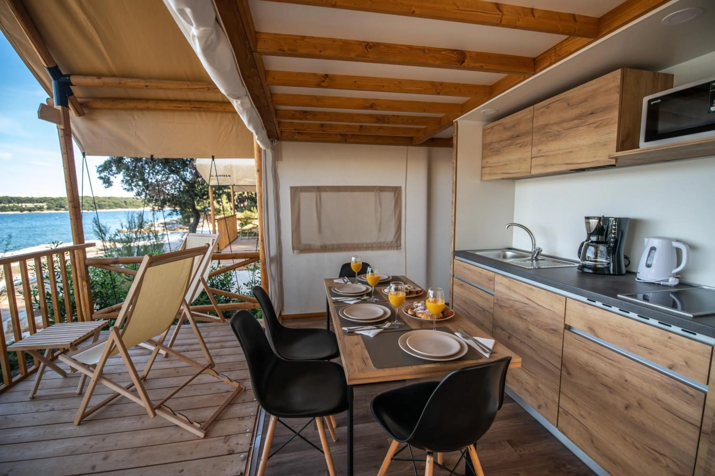 Kitchen or kitchenette in Arena Stoja Camping Homes