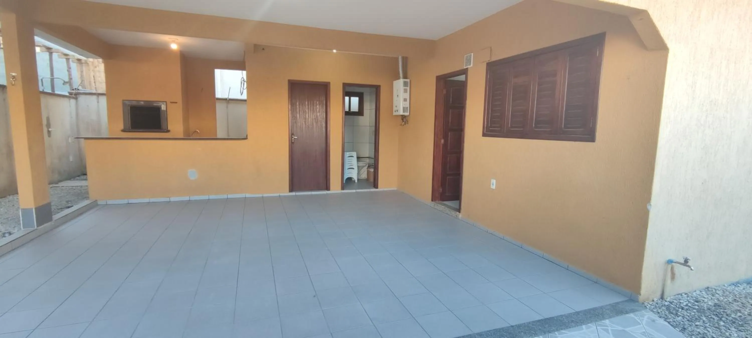BRUNO KLEMTZ RUA 274 CaSA COM PISCINA PRIVATIVA