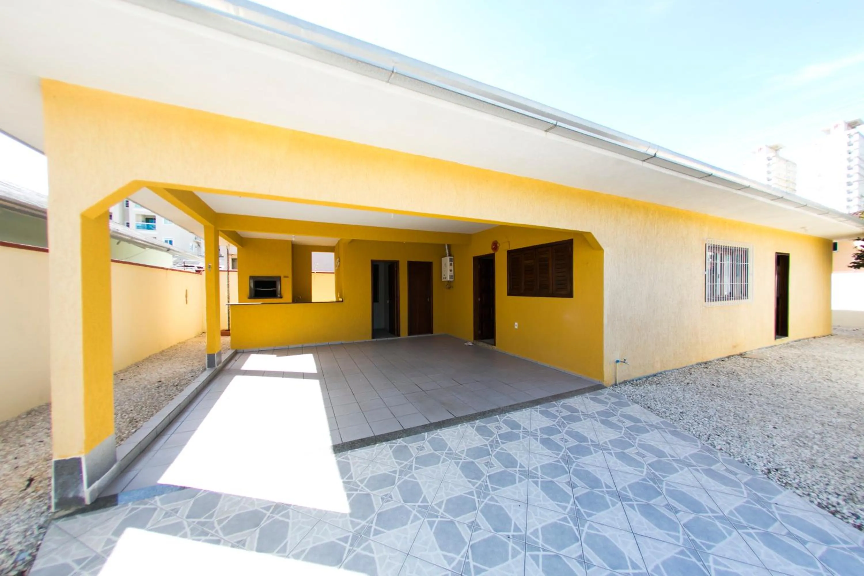 BRUNO KLEMTZ RUA 274 CaSA COM PISCINA PRIVATIVA