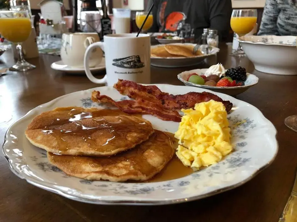 Breakfast in Grand Victorian Inn Breakfast in Grand Victorian Inn