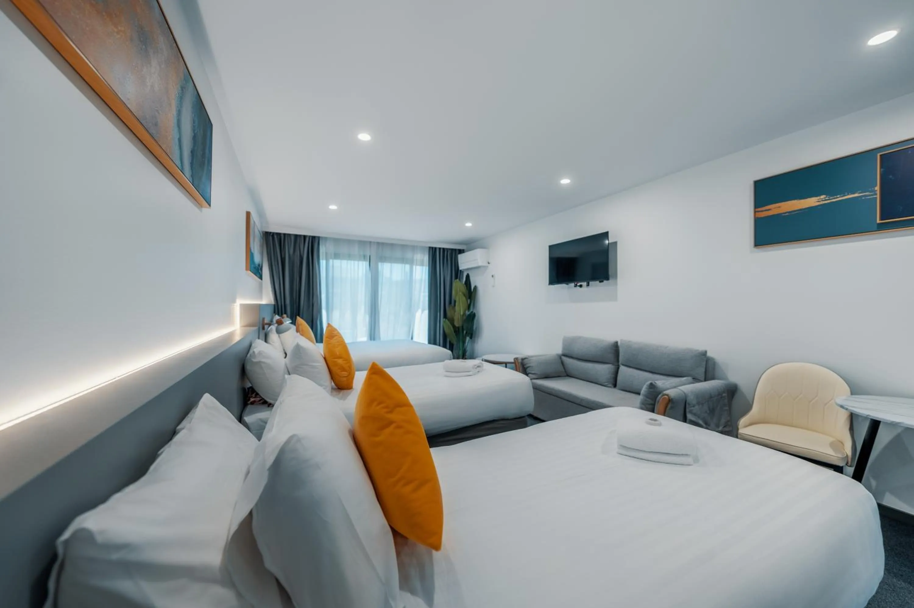 Photo of the whole room, Bed in Mollymook Shores