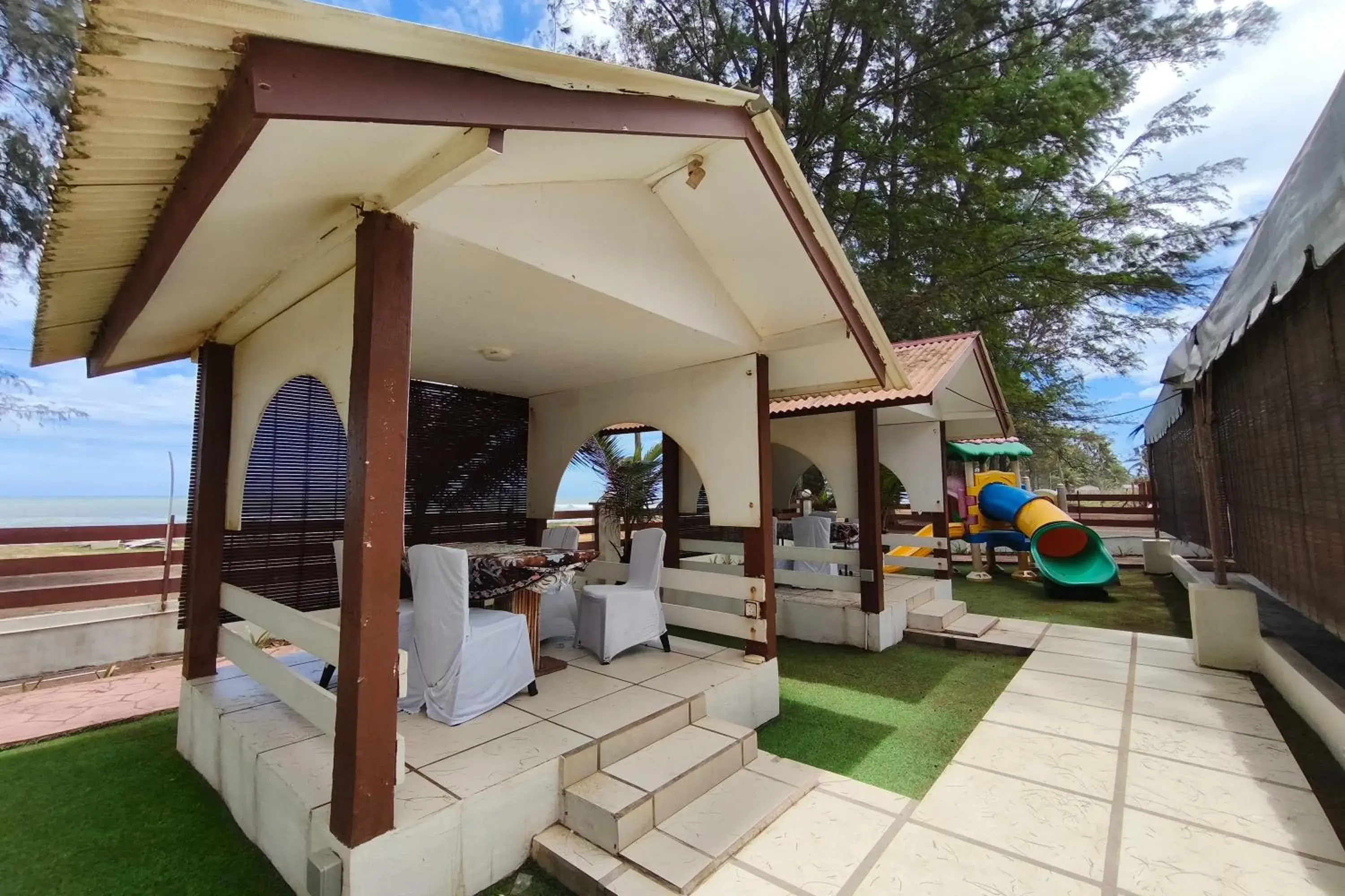 Property building in AlSafina Kijal Beach Resort & Restaurant Property building in AlSafina Kijal Beach Resort & Restaurant