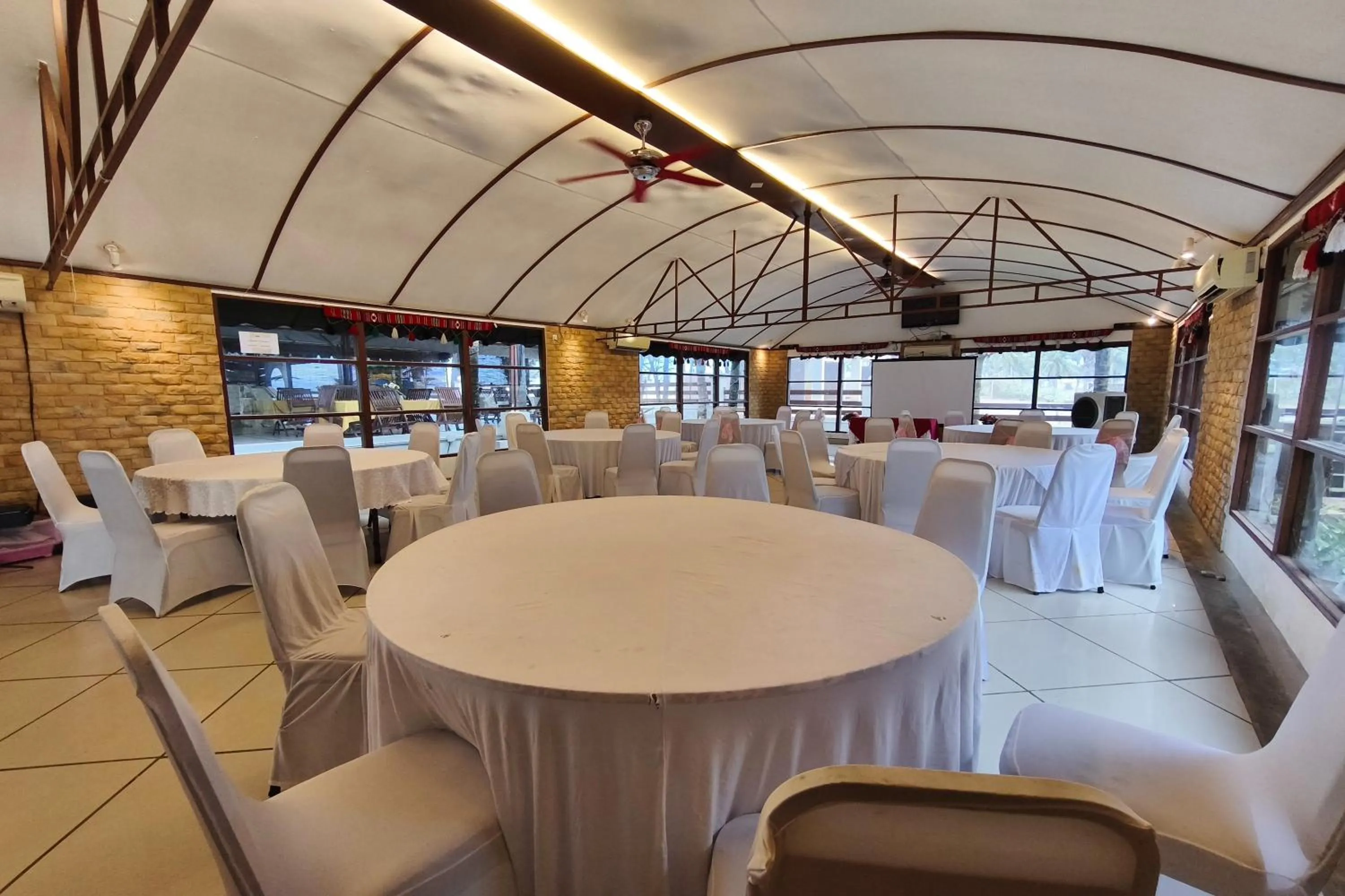 Meeting/conference room in AlSafina Kijal Beach Resort & Restaurant