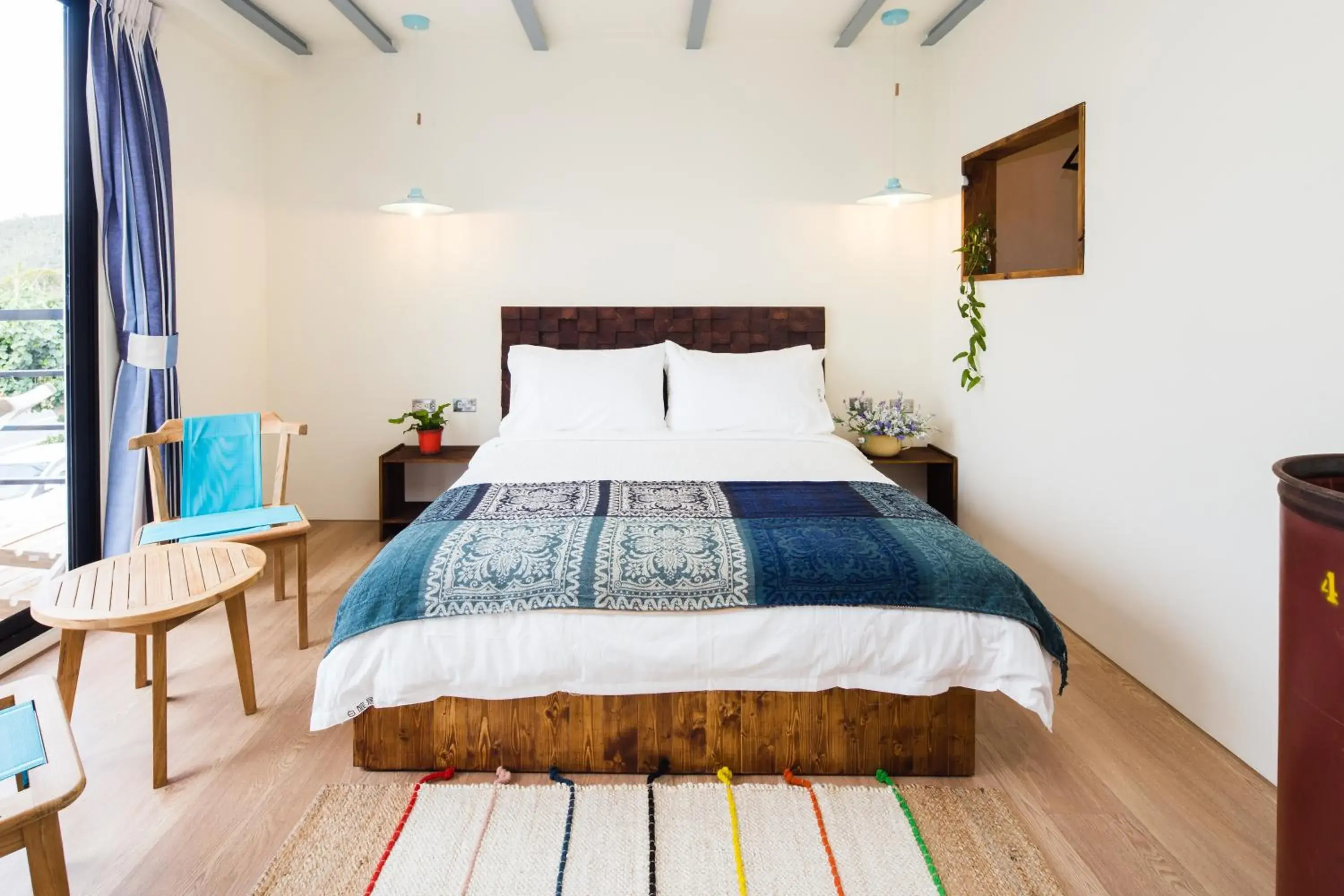 Decorative detail, Bed in Haku Beach Days Inn Decorative detail, Bed in Haku Beach Days Inn