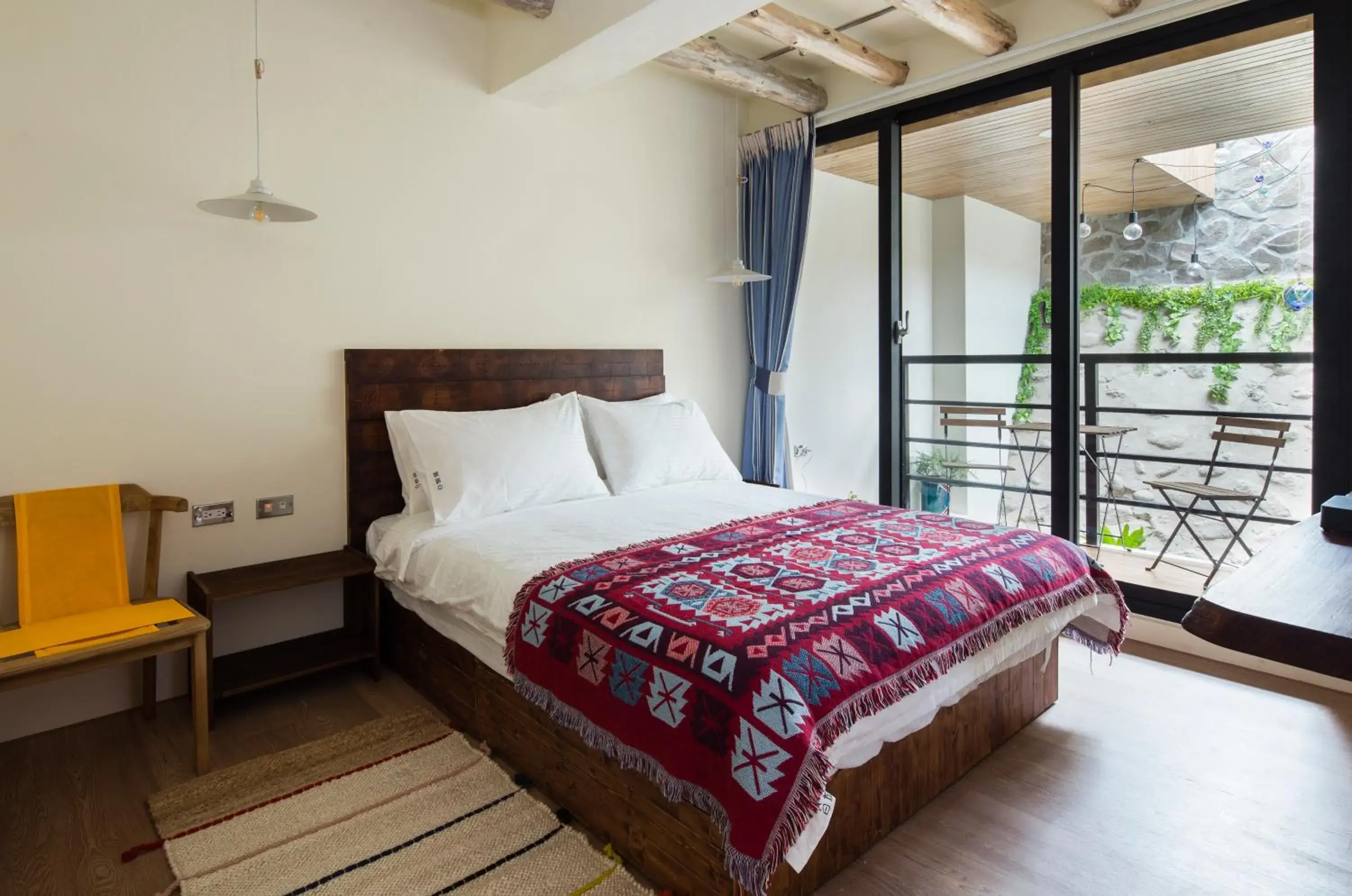Patio, Bed in Haku Beach Days Inn Patio, Bed in Haku Beach Days Inn