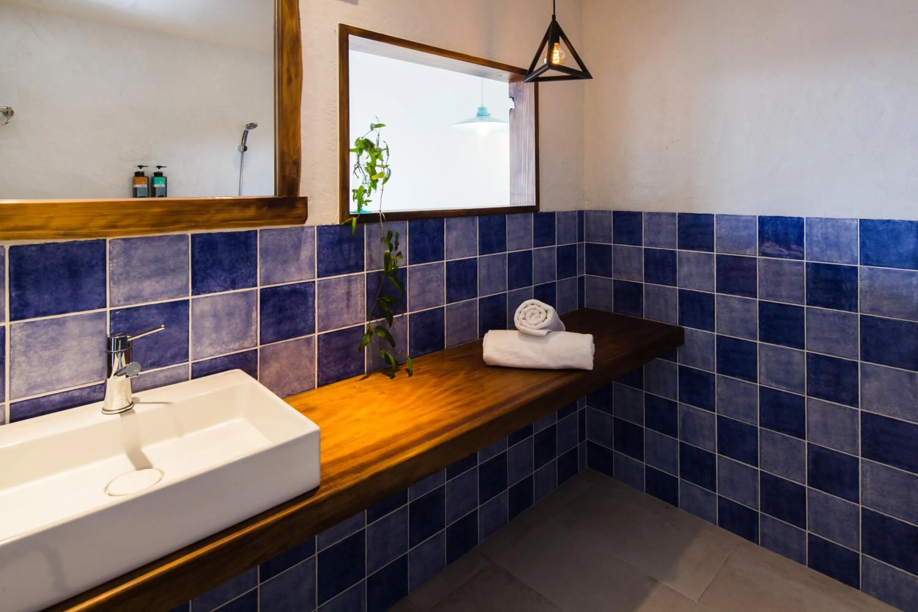 Bathroom in Haku Beach Days Inn