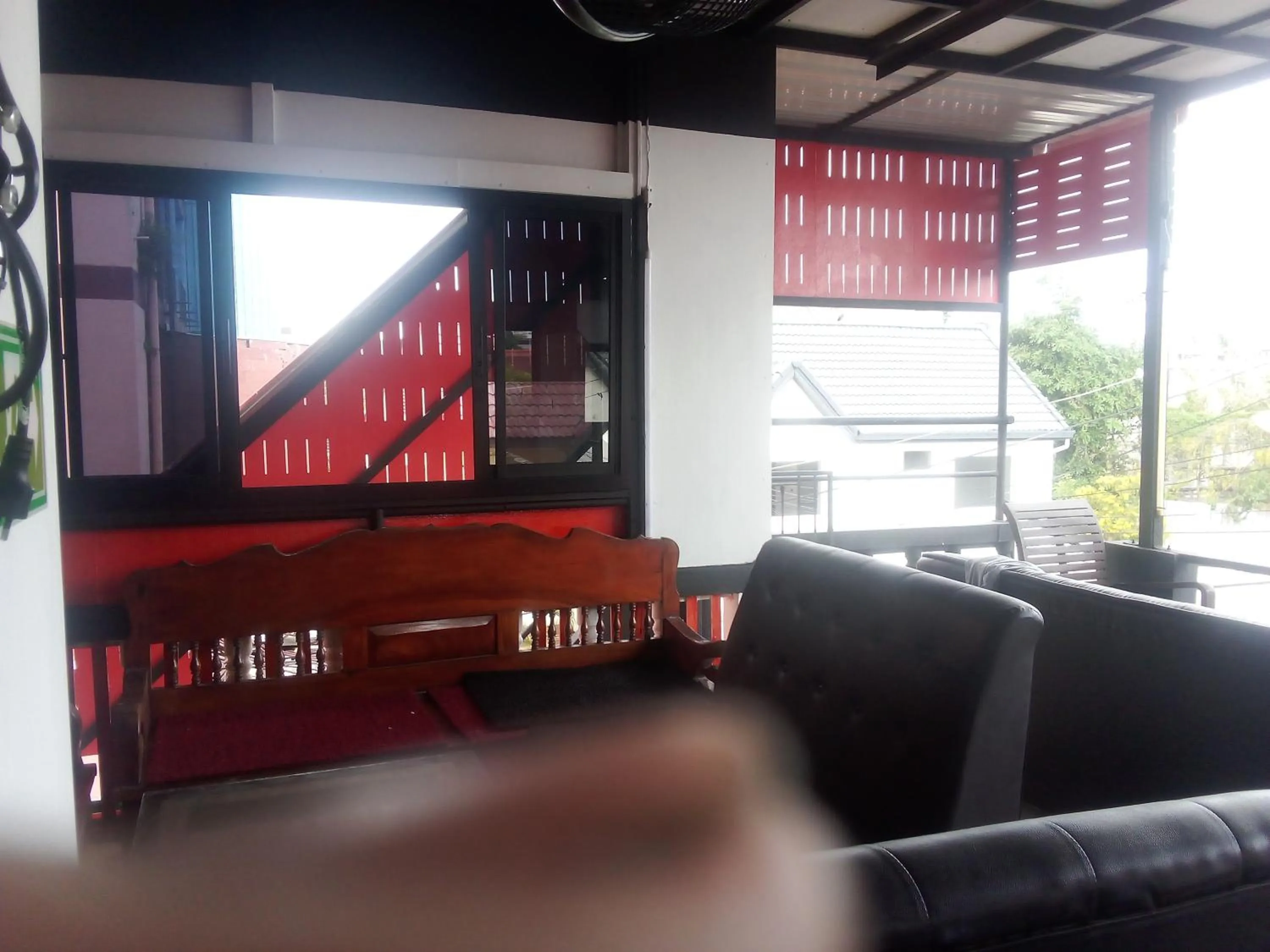 BEN & LEK GUESTHOUSE