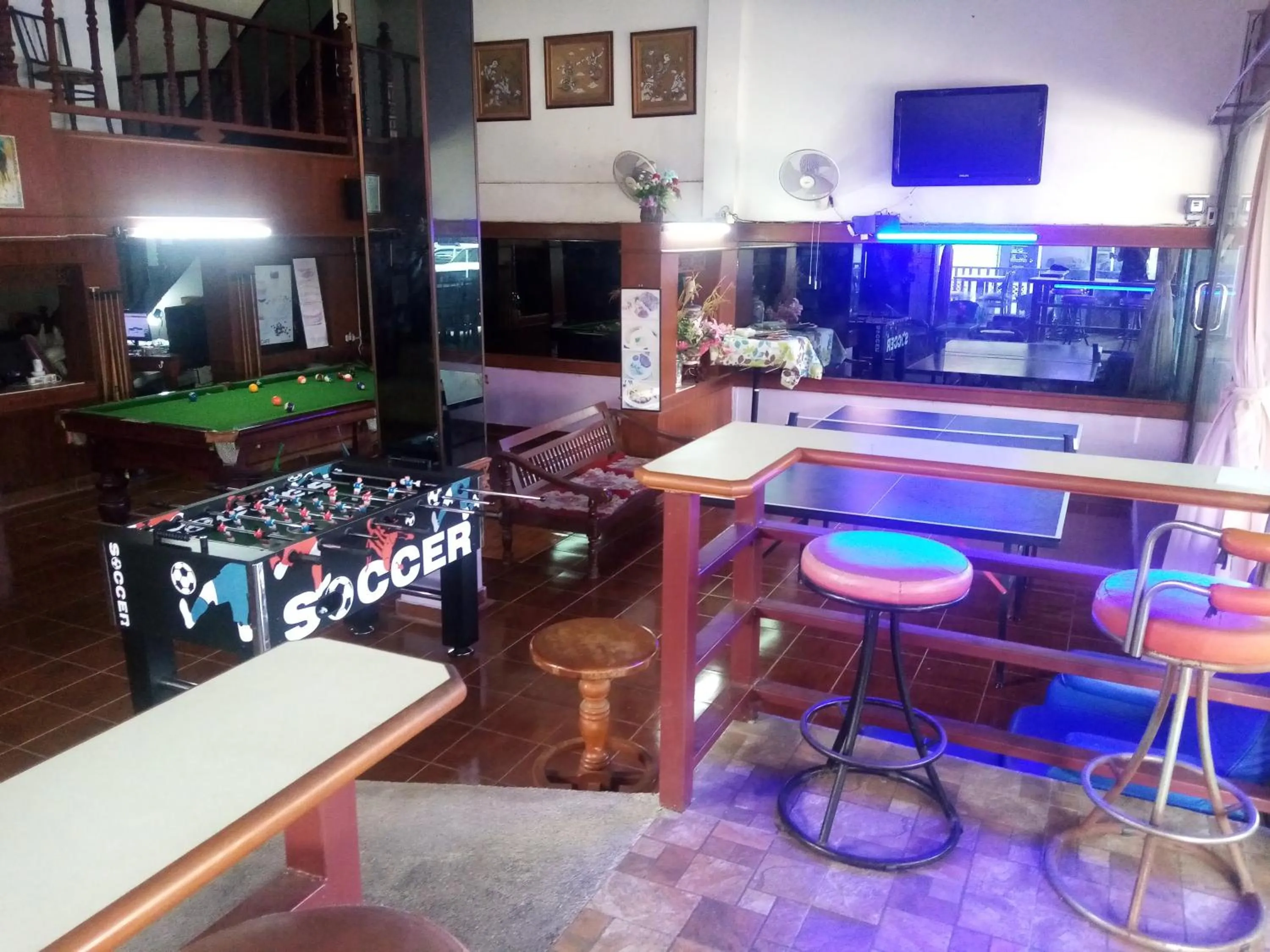 Communal lounge/ TV room in BEN & LEK GUESTHOUSE