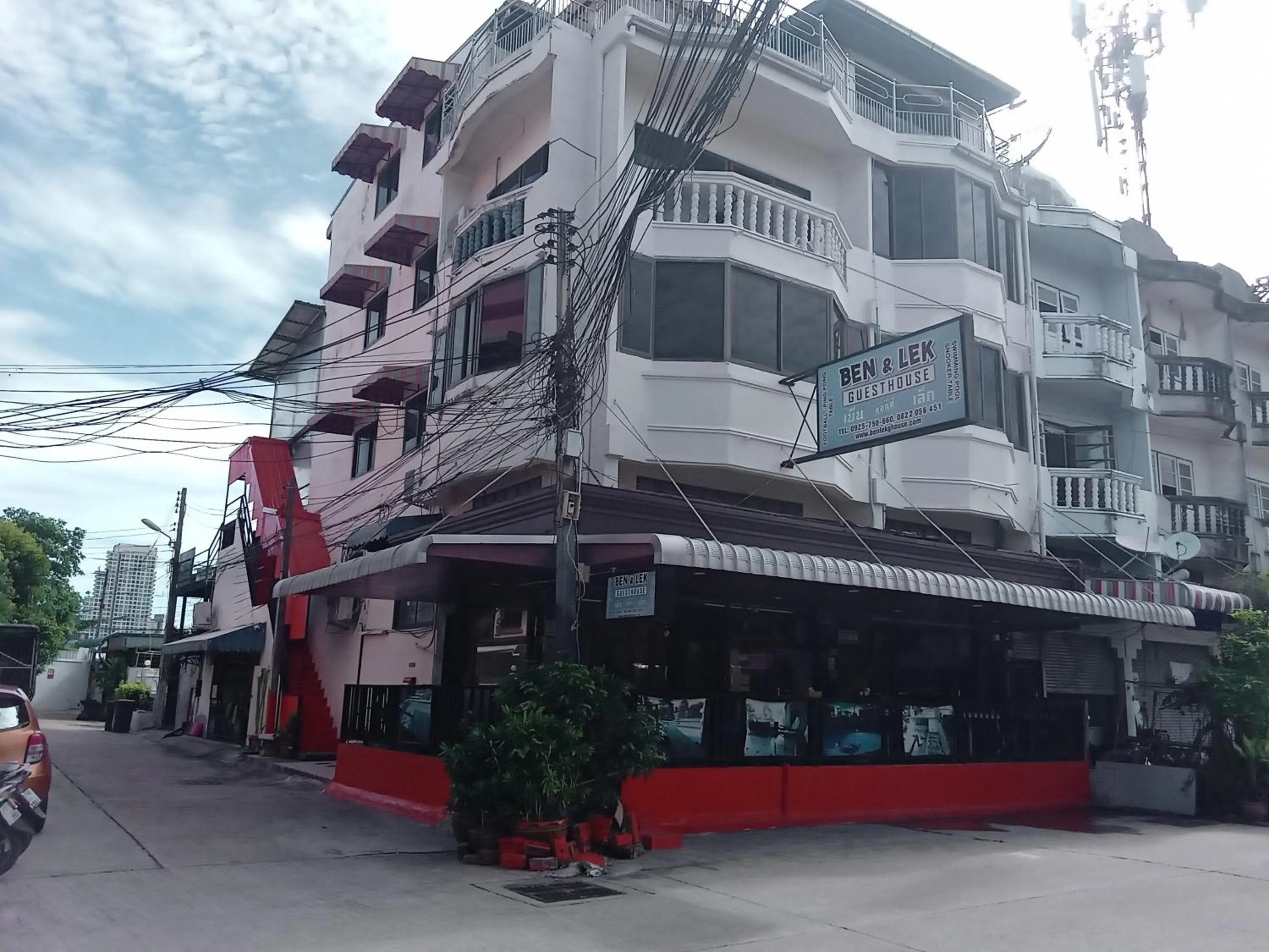 Property building in BEN & LEK GUESTHOUSE