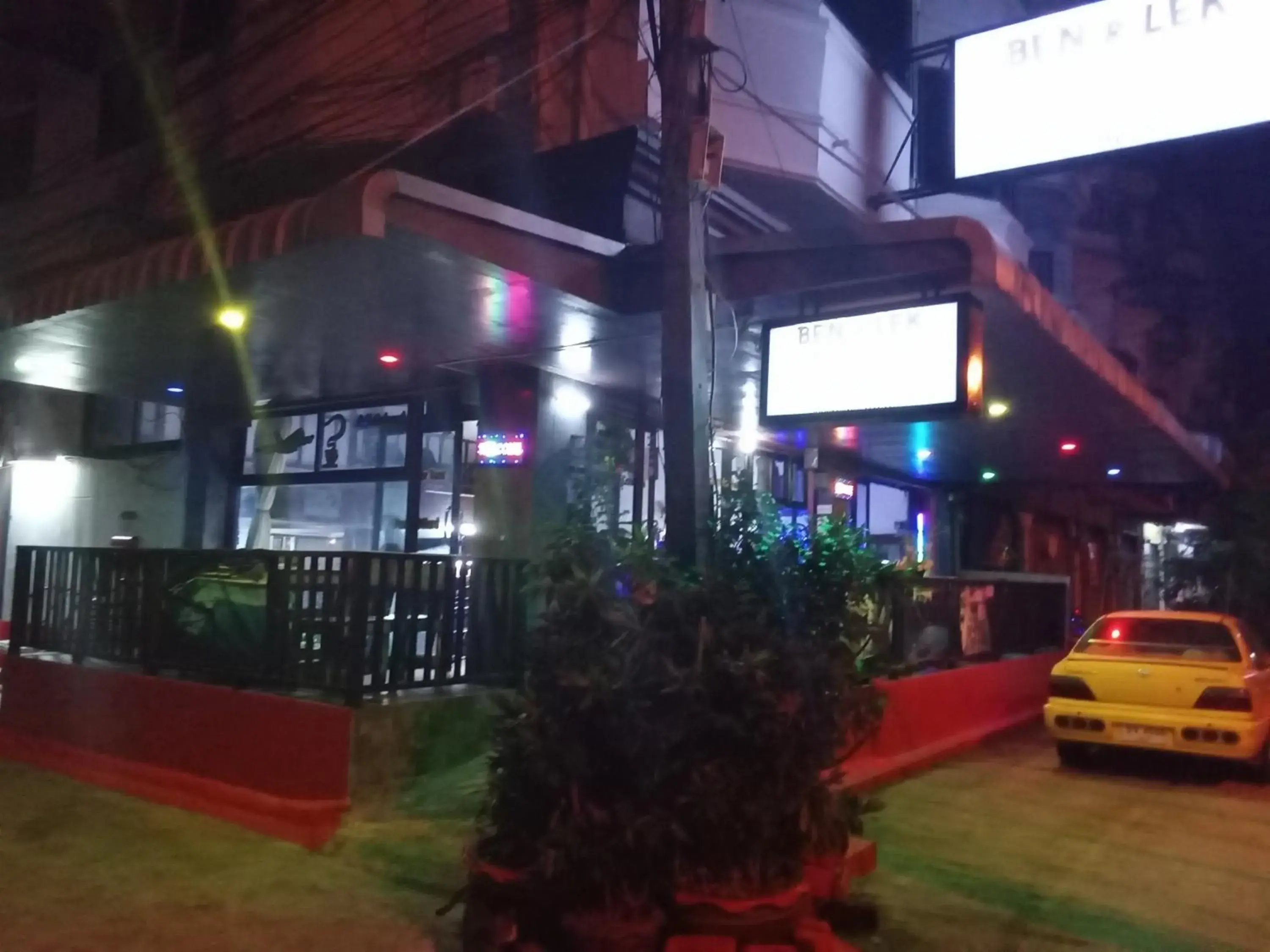 BEN & LEK GUESTHOUSE BEN & LEK GUESTHOUSE