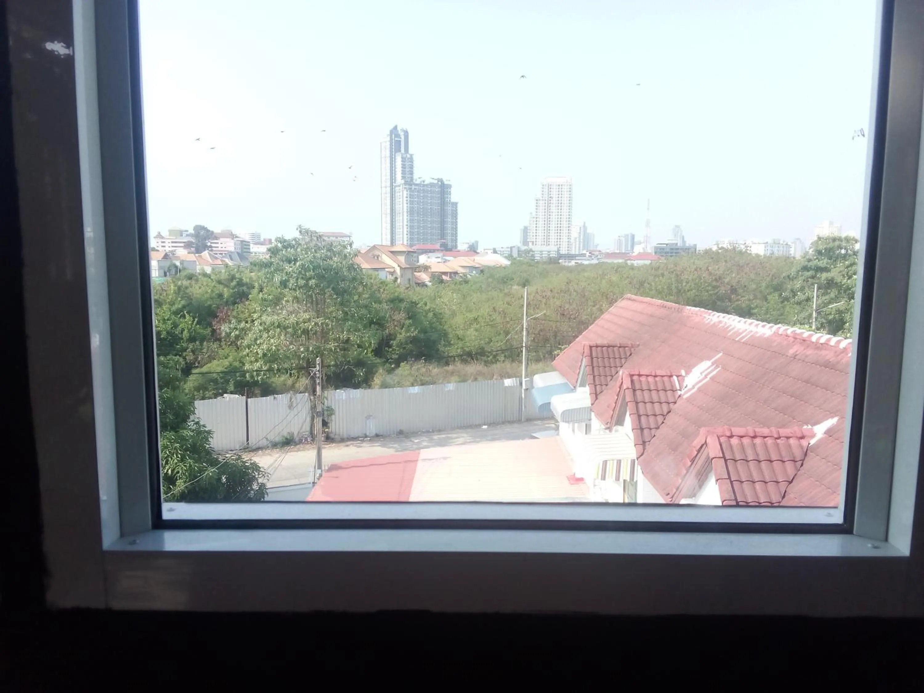 BEN & LEK GUESTHOUSE