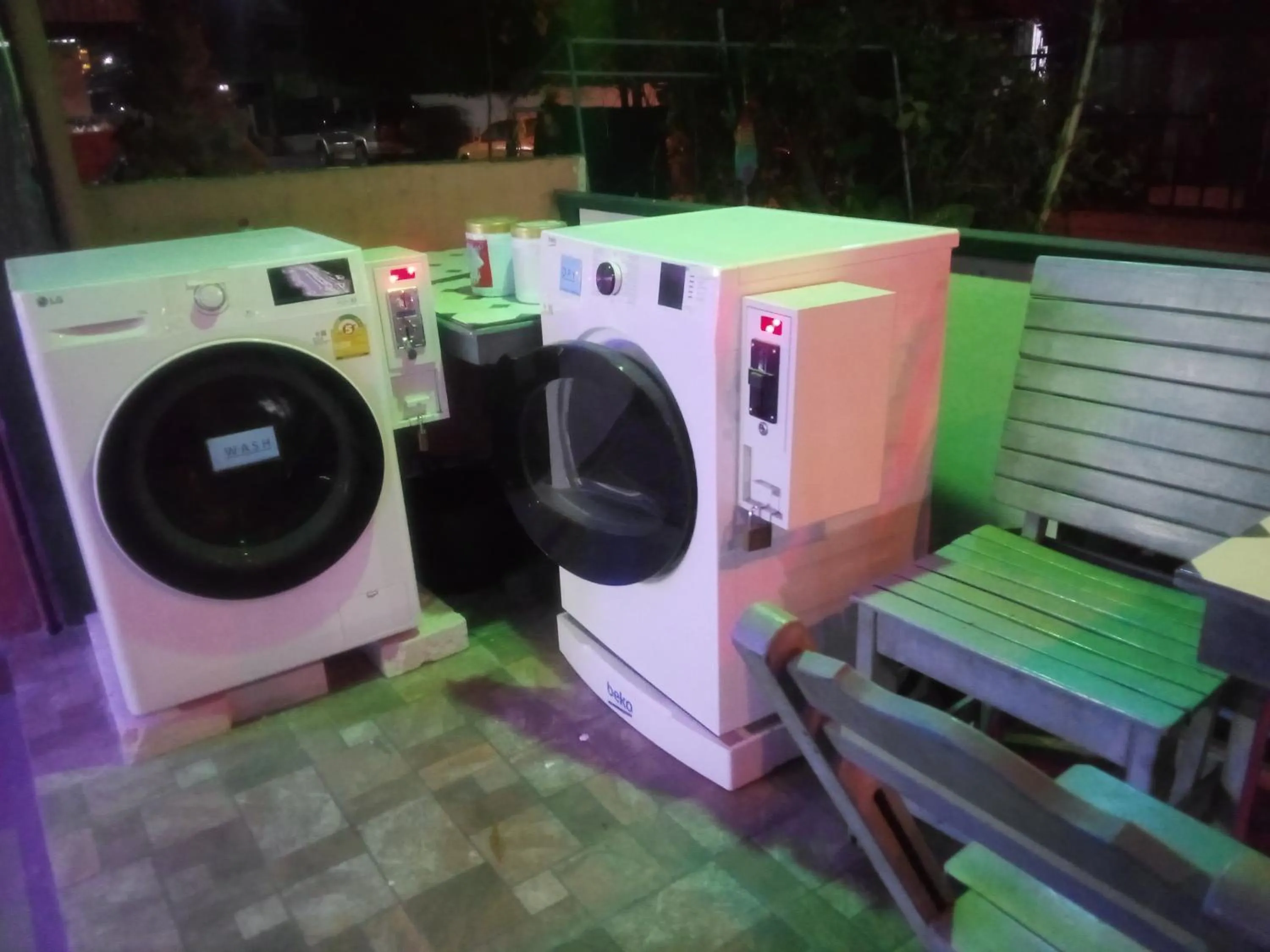 BEN & LEK GUESTHOUSE