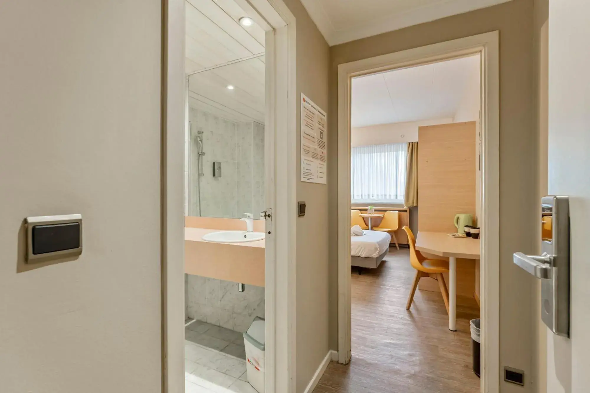 Shower, Bed in Sleep & Go Brussels South Shower, Bed in Sleep & Go Brussels South