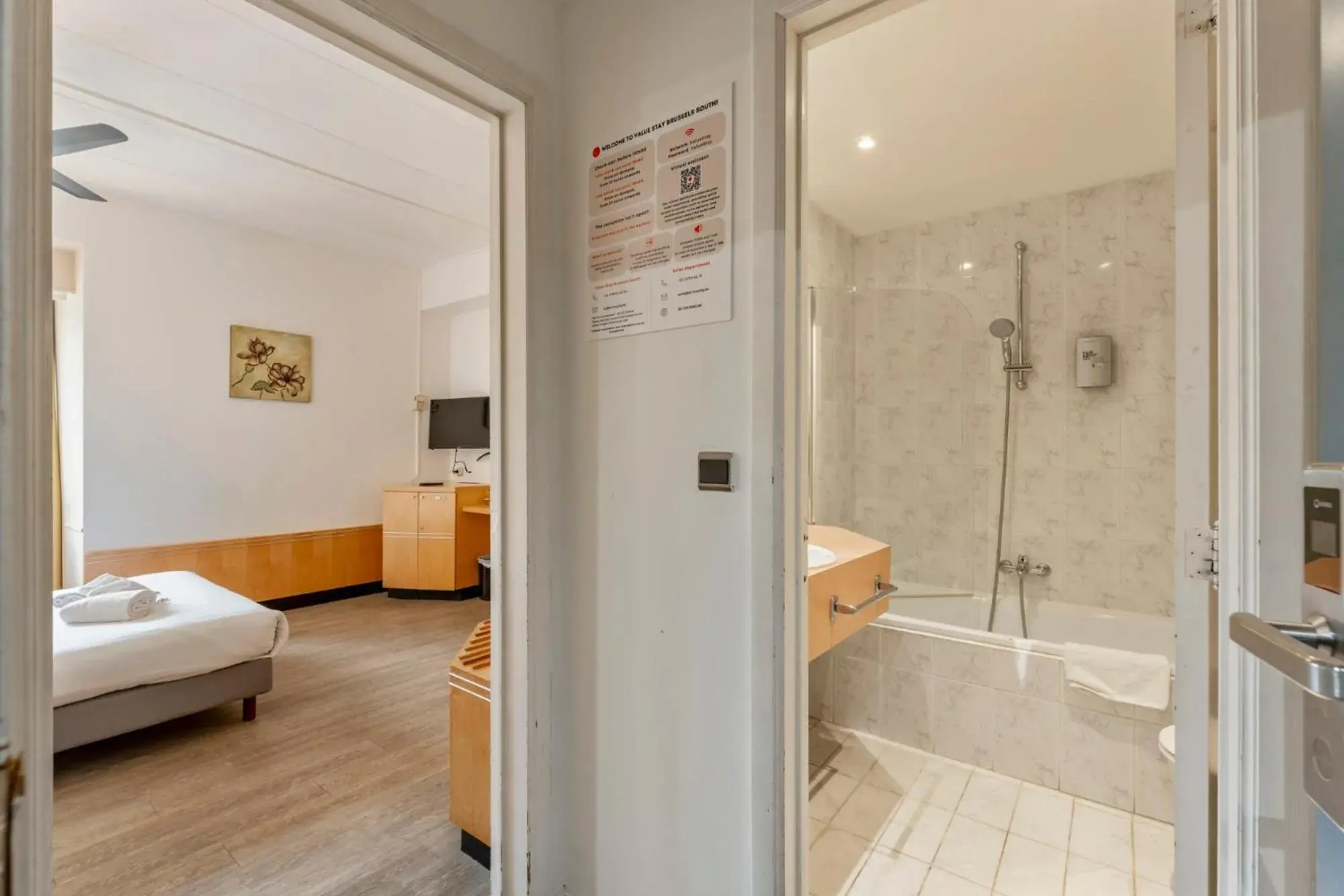 Shower, Bed in Sleep & Go Brussels South Shower, Bed in Sleep & Go Brussels South