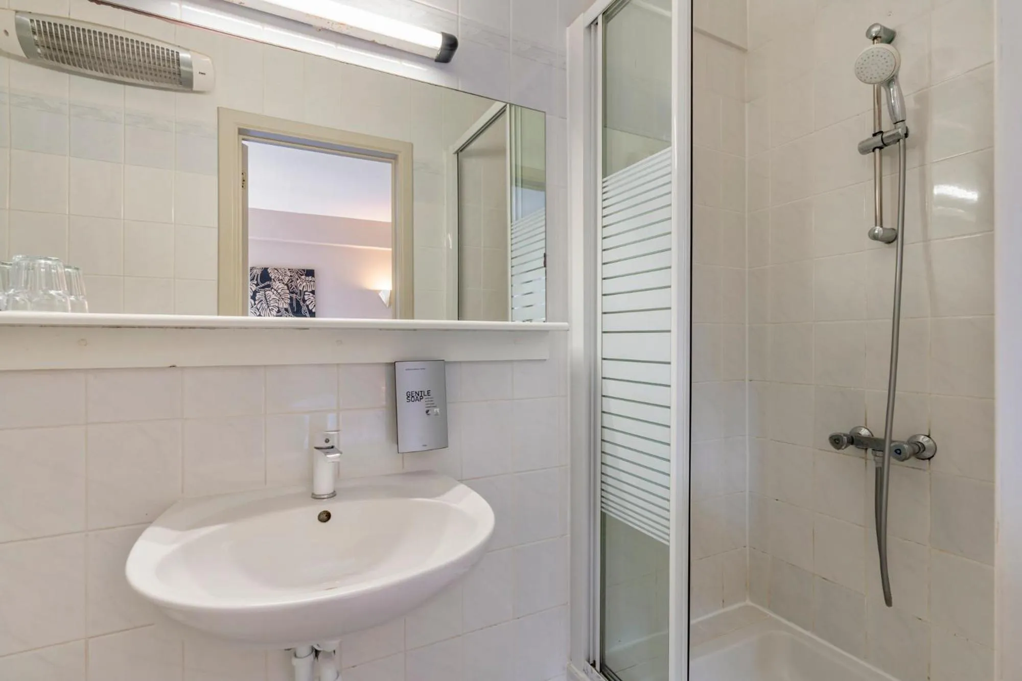 Shower in Sleep & Go Brussels South