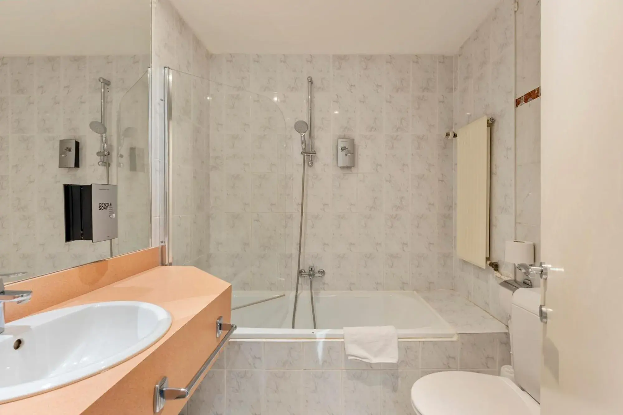 Shower in Sleep & Go Brussels South Shower in Sleep & Go Brussels South