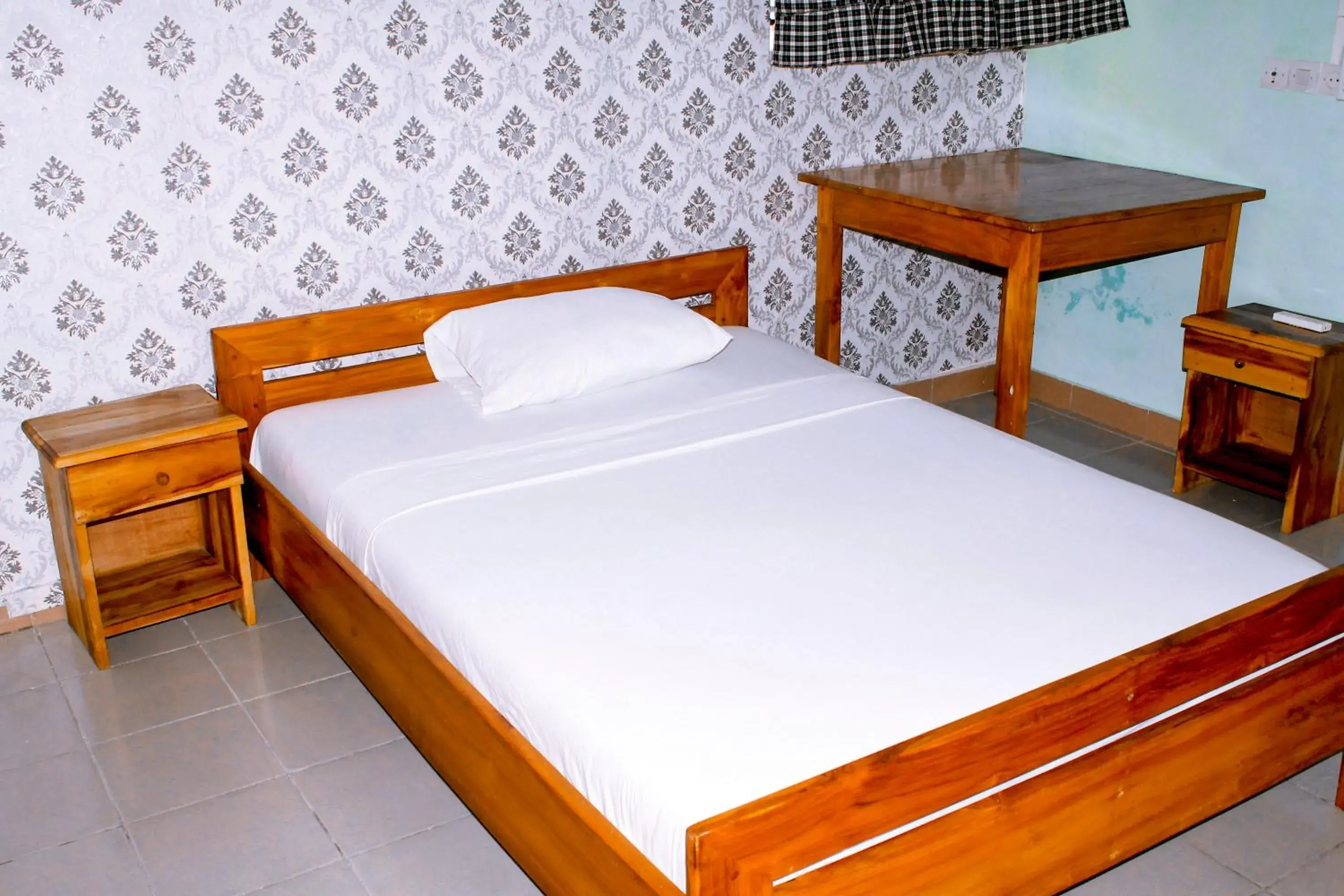 Budget Double Room in Hotel Ganiela Budget Double Room in Hotel Ganiela
