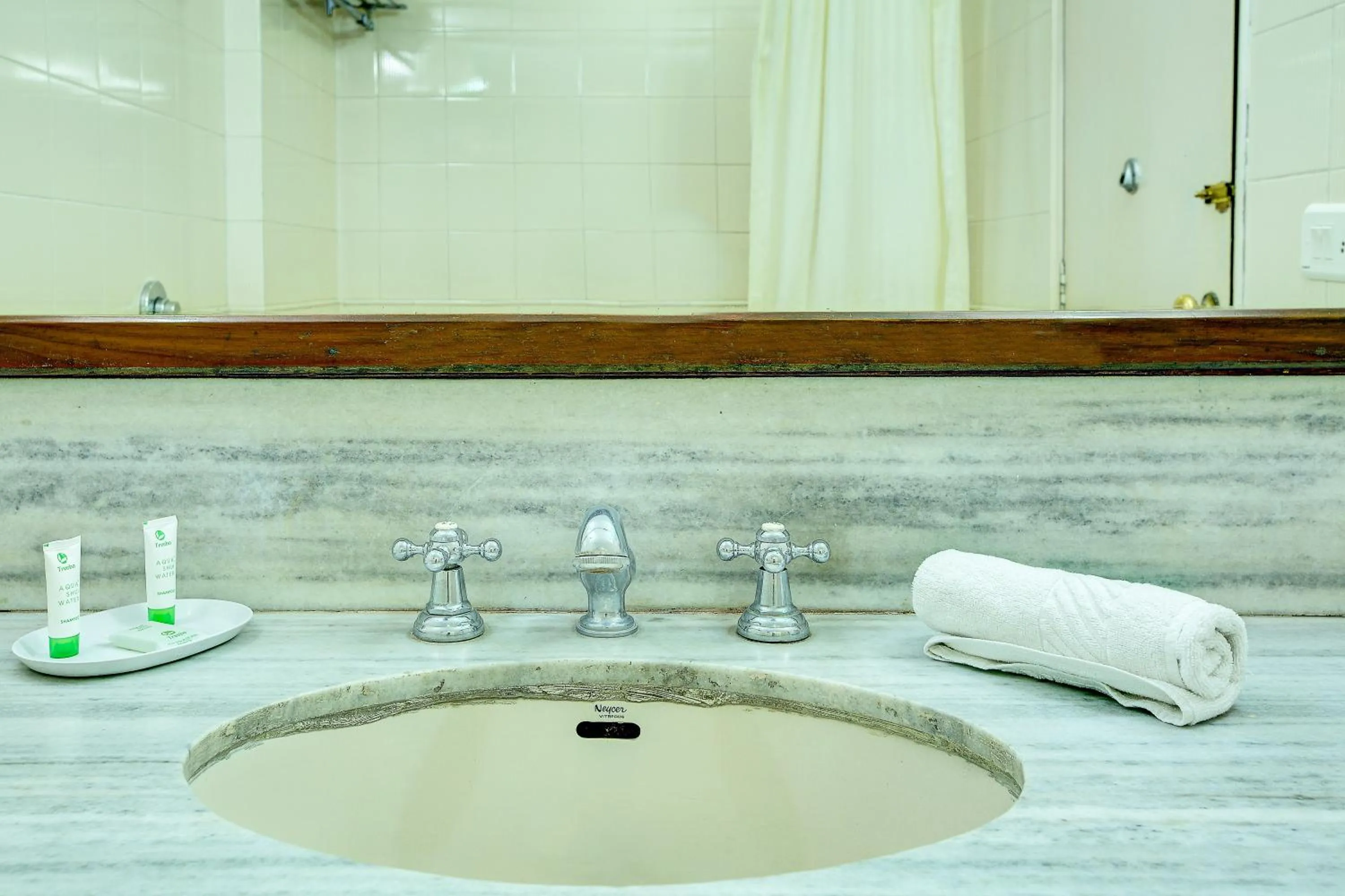 Bathroom in Hotel Ajanta Continental