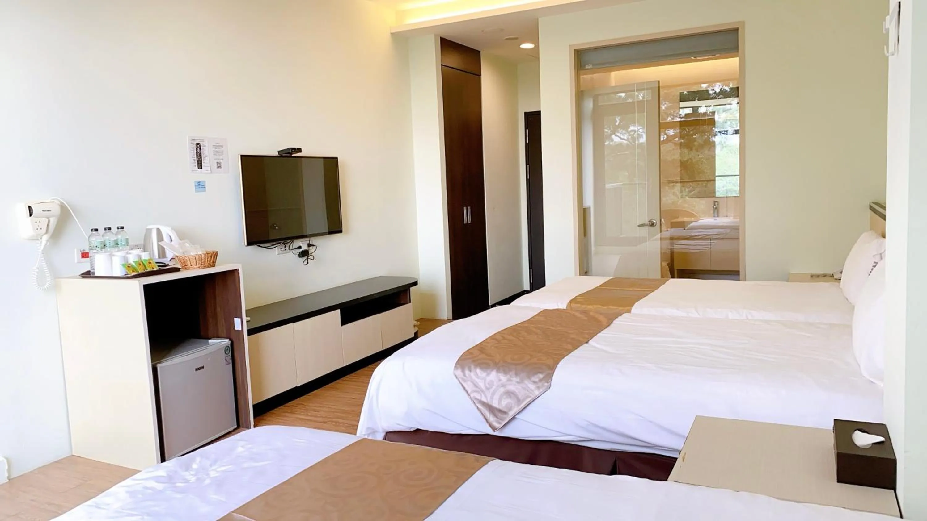 Photo of the whole room, Bed in Starry Inns