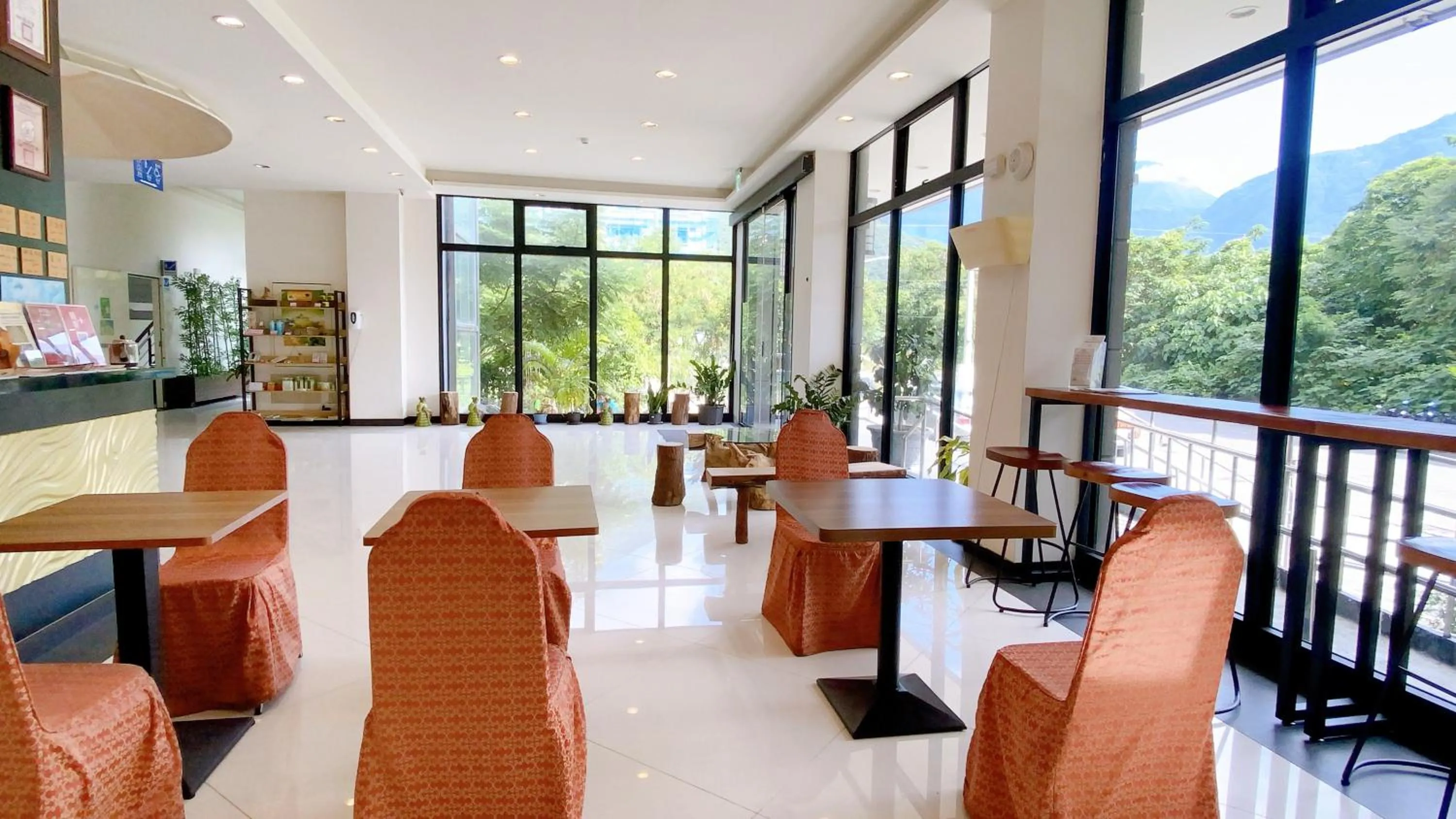 Restaurant/Places to Eat in Starry Inns