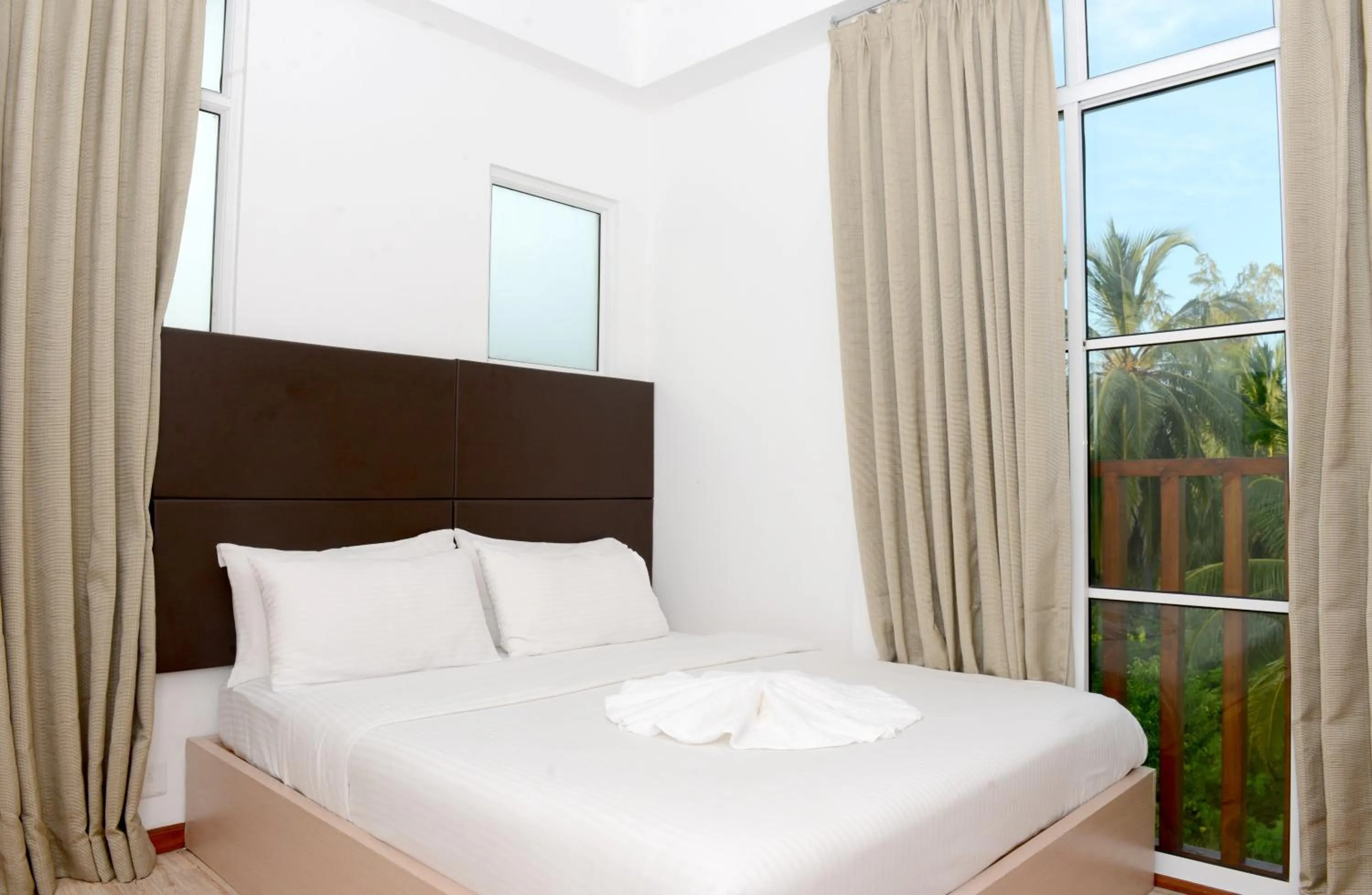City view, Bed in Express Inn at Hulhumale
