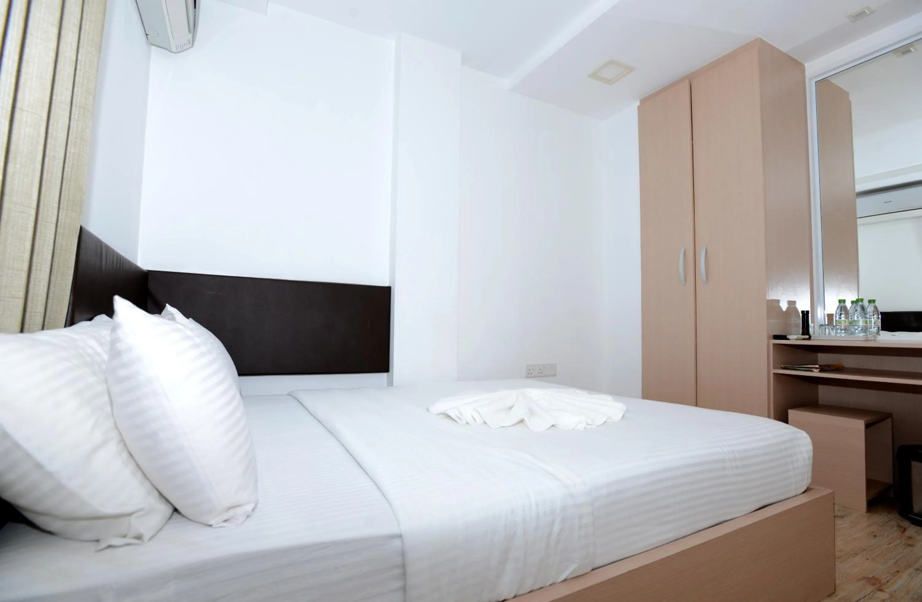 Sea view, Bed in Express Inn at Hulhumale