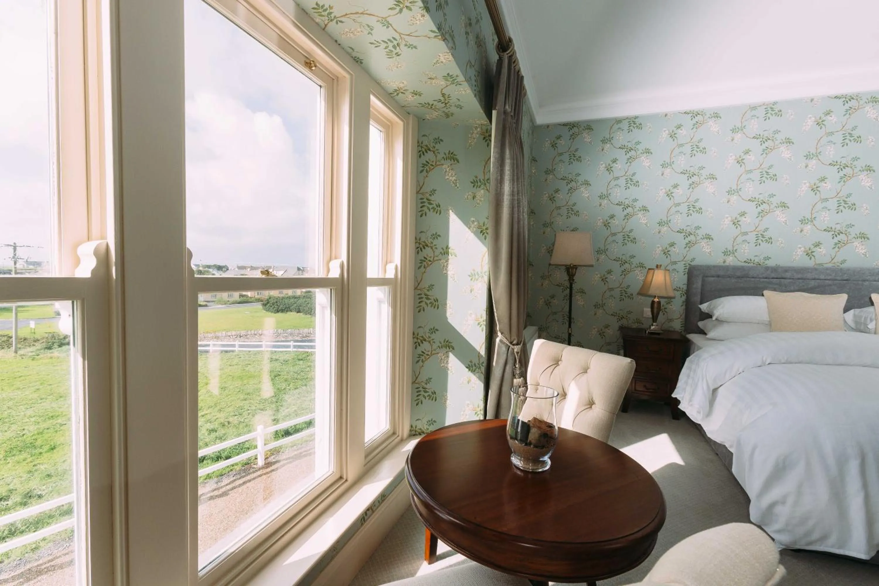 Seating area, Bed in Armada House