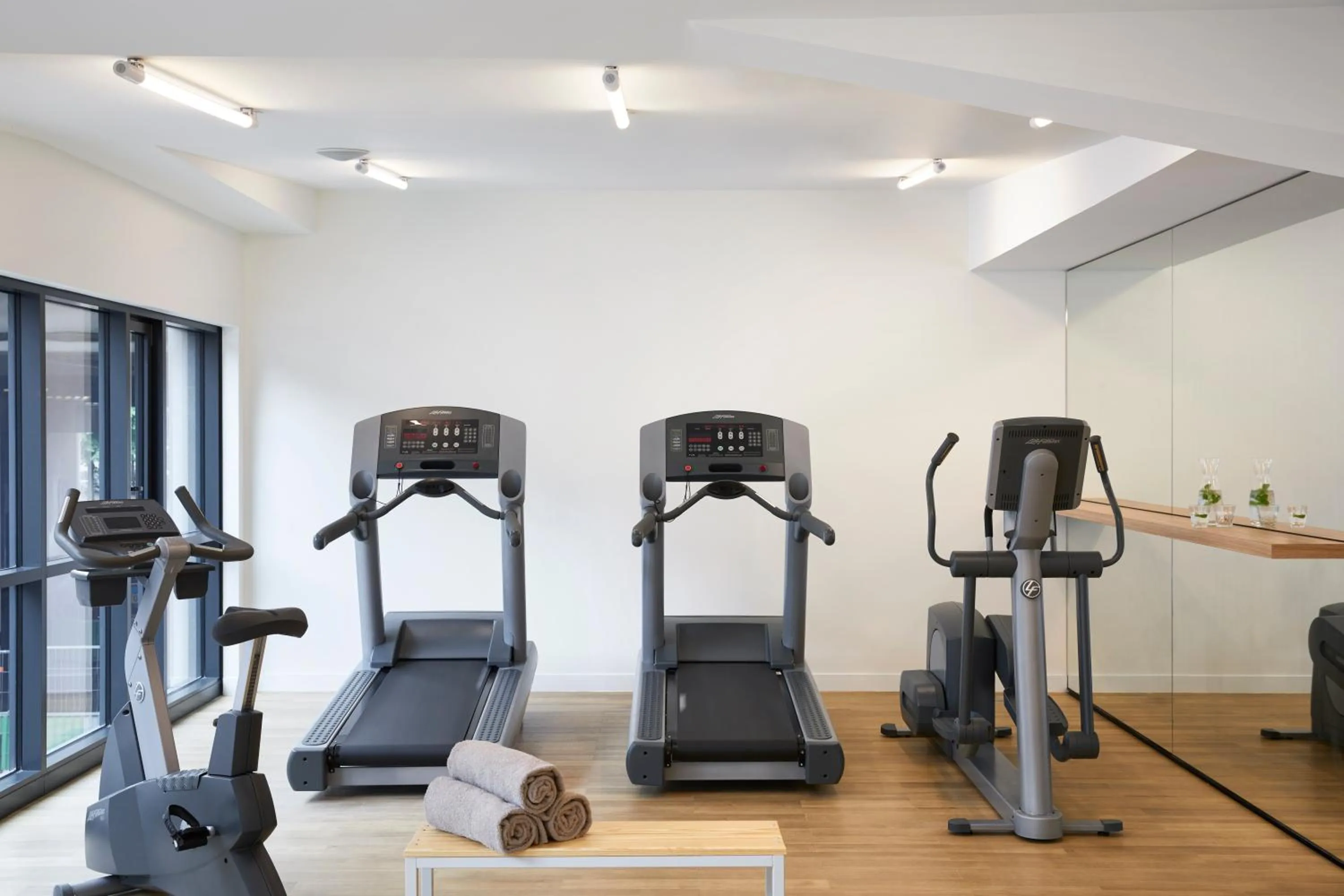 Activities in YOOMA Urban Lodge Tour Eiffel