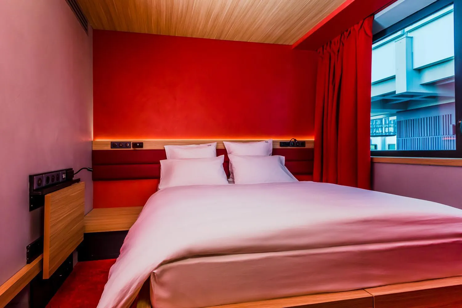 Bed in YOOMA Urban Lodge Tour Eiffel