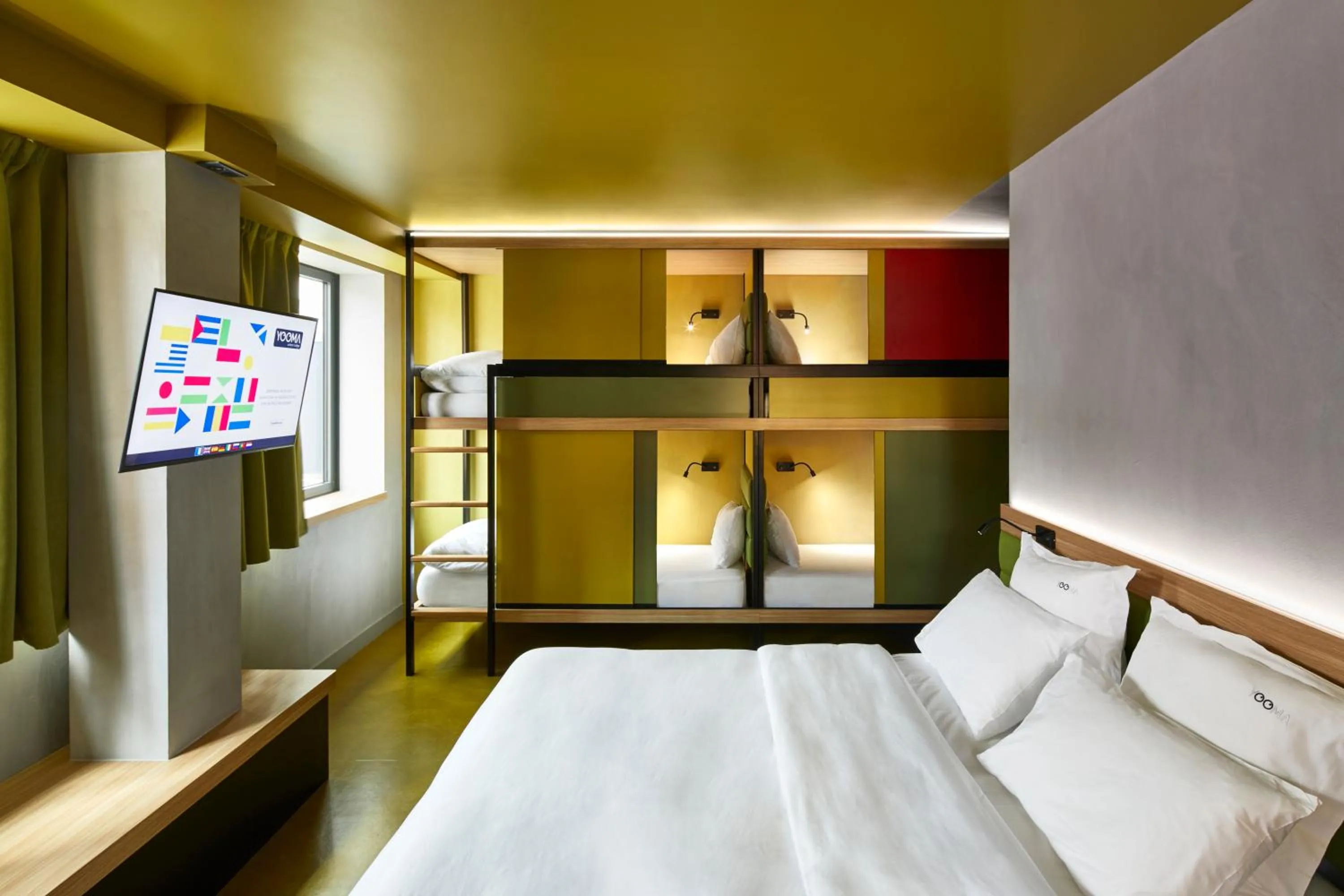 Photo of the whole room, Bed in YOOMA Urban Lodge Tour Eiffel