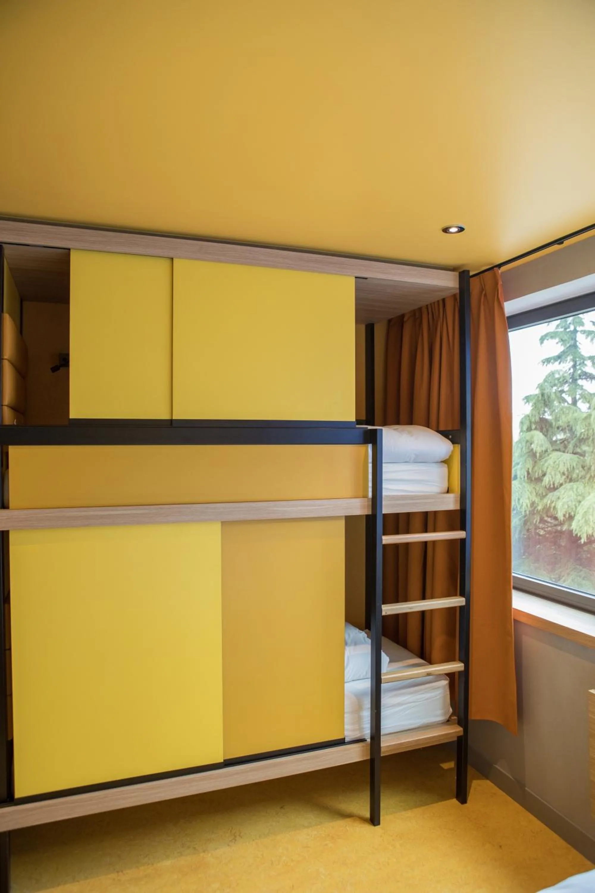 bunk bed, Bed in YOOMA Urban Lodge Tour Eiffel