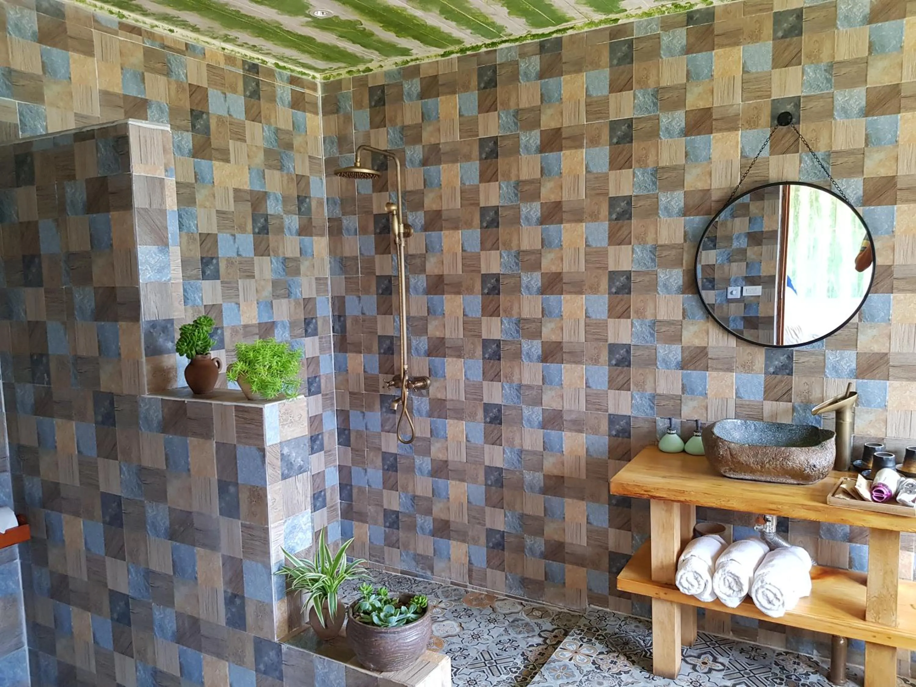 Shower in Sapa Clay House - Mountain Retreat