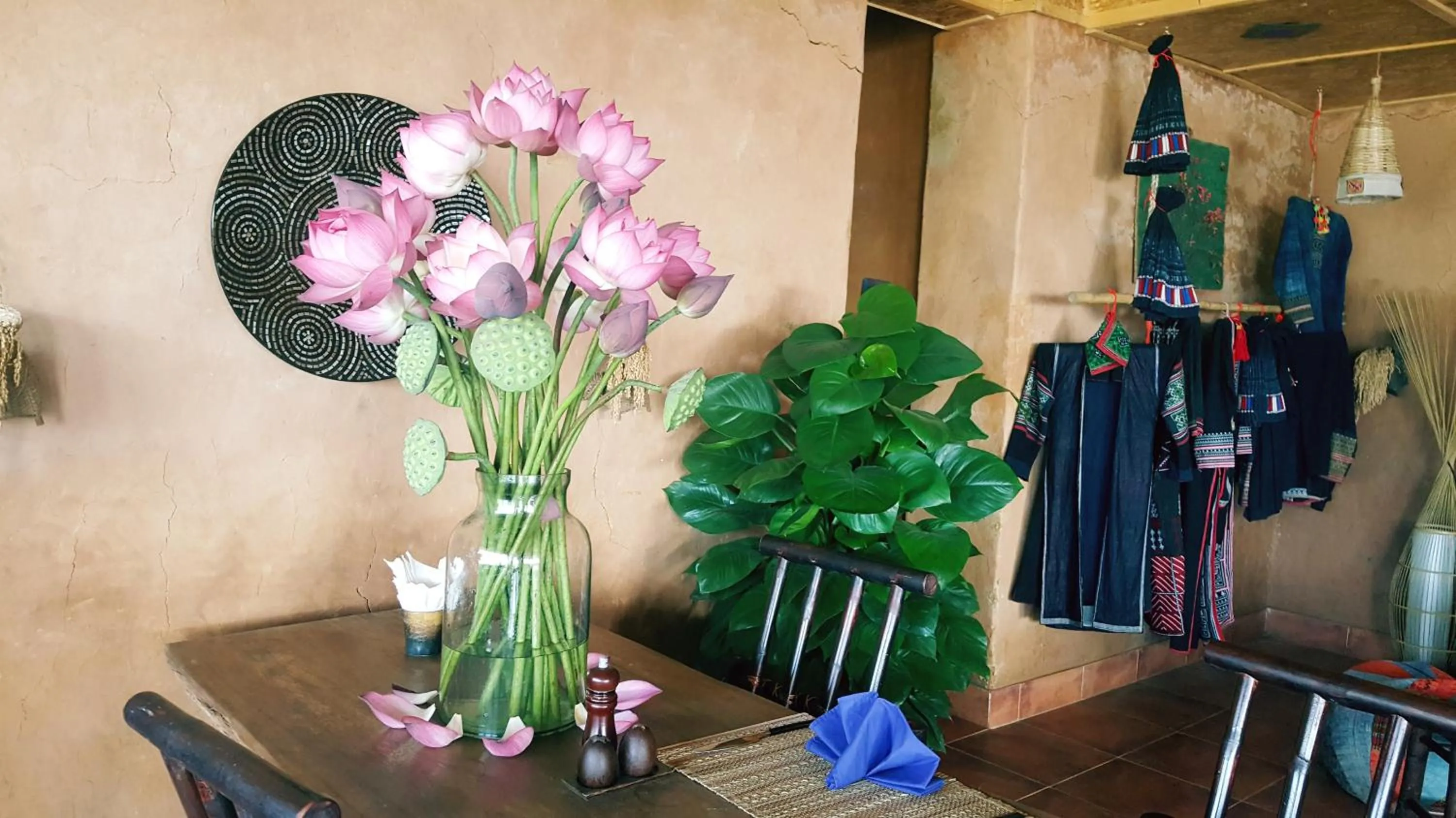 Decorative detail in Sapa Clay House - Mountain Retreat