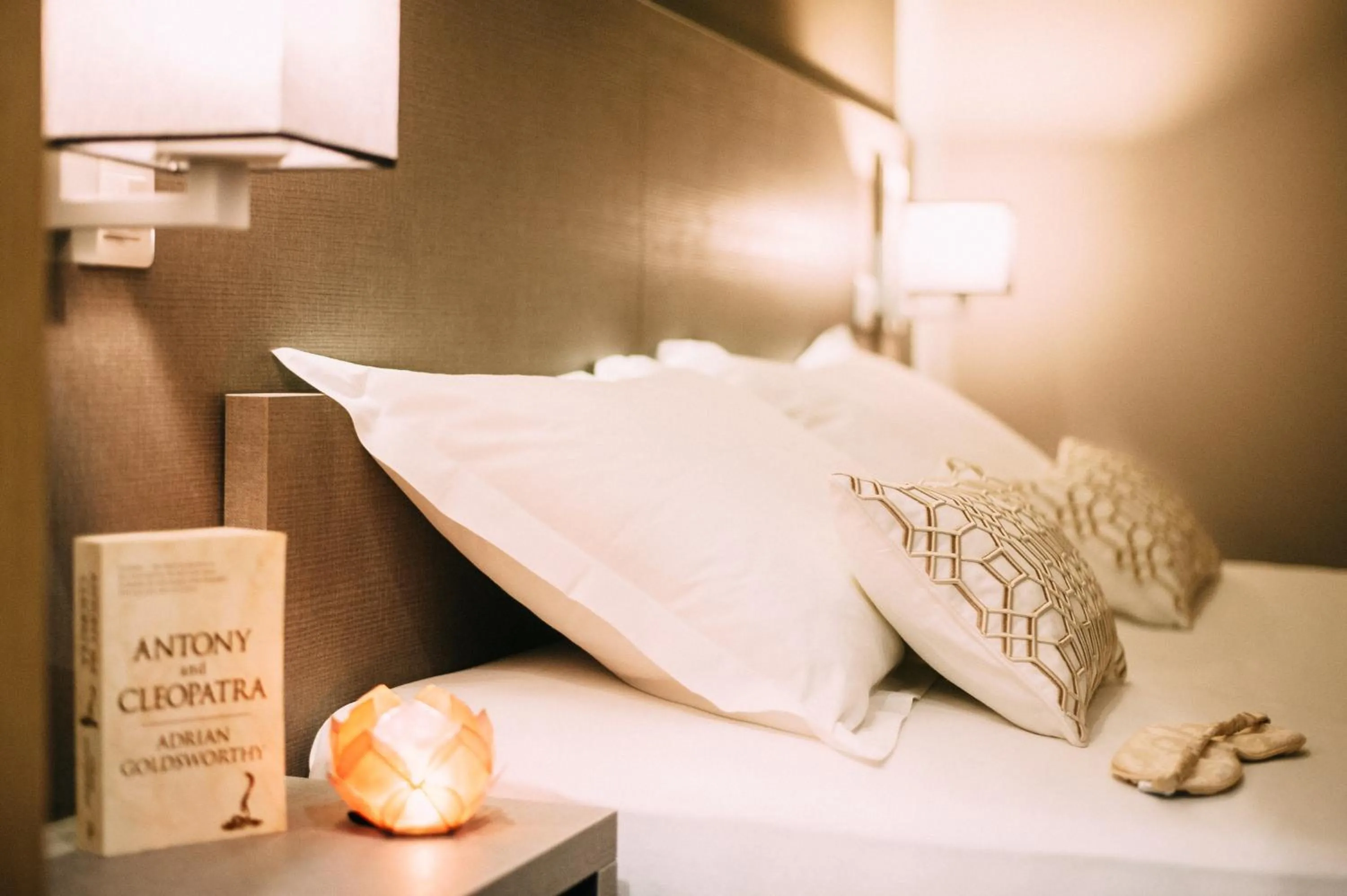 Bed in Sundial Boutique Hotel