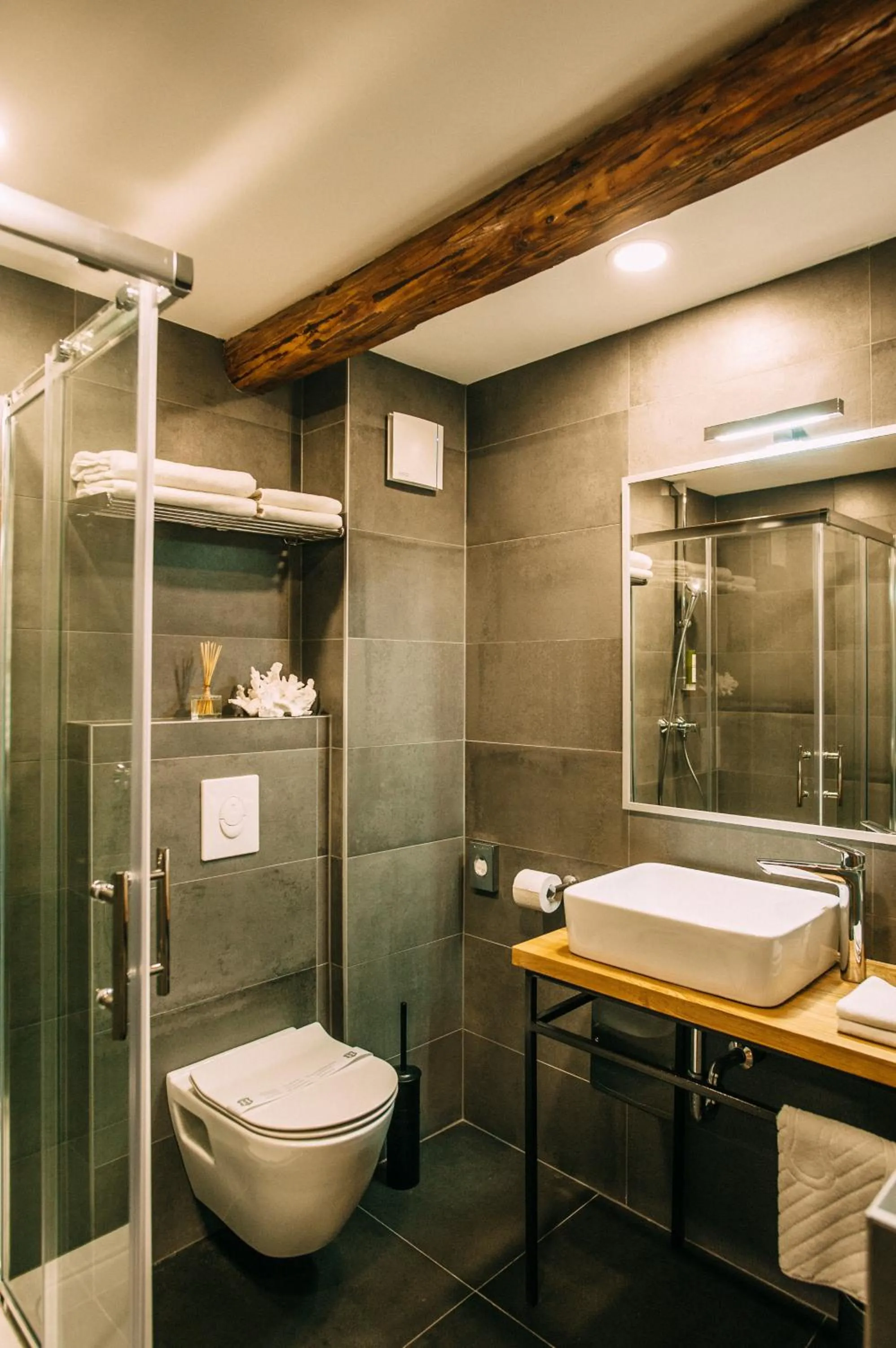 Toilet in Sundial Boutique Hotel