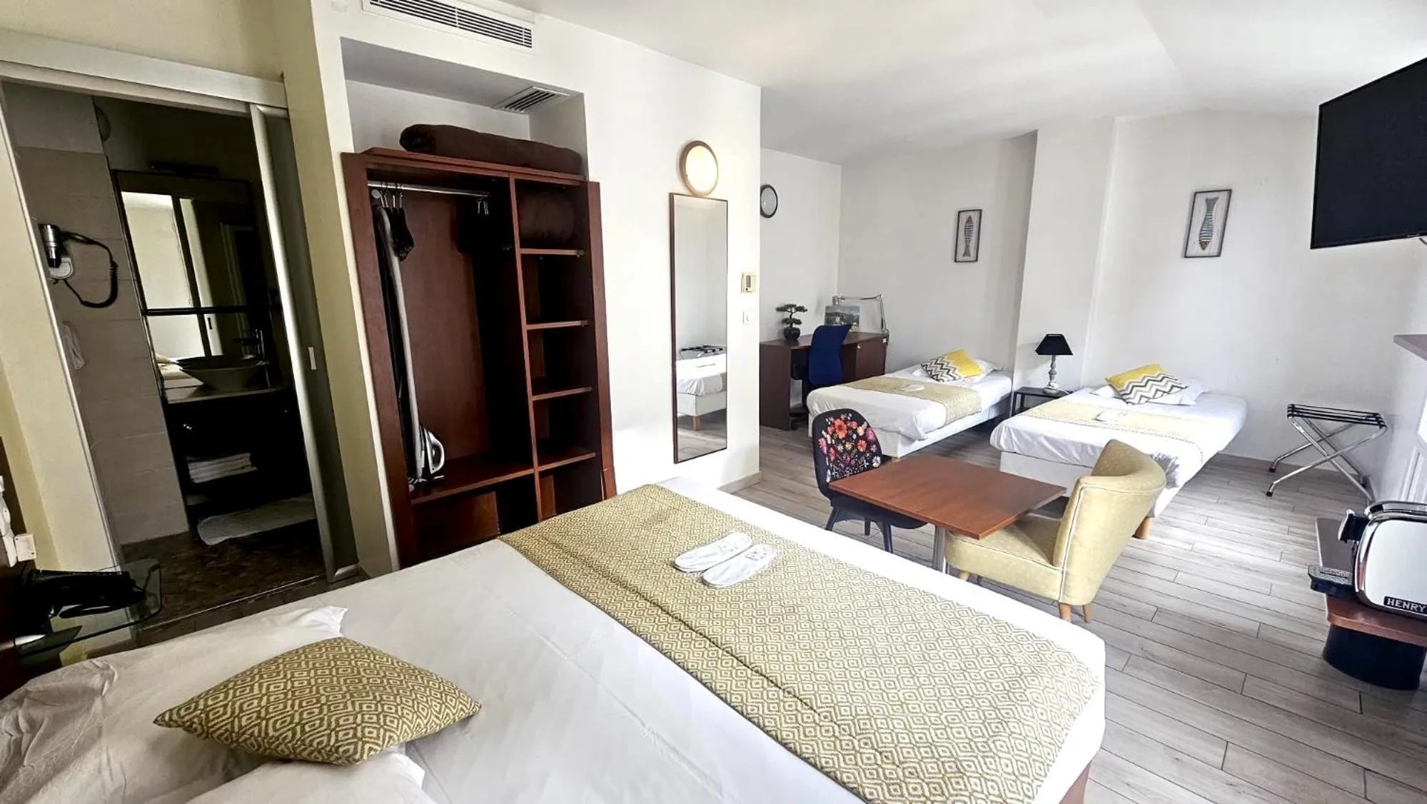 Bed in Massilia hôtel