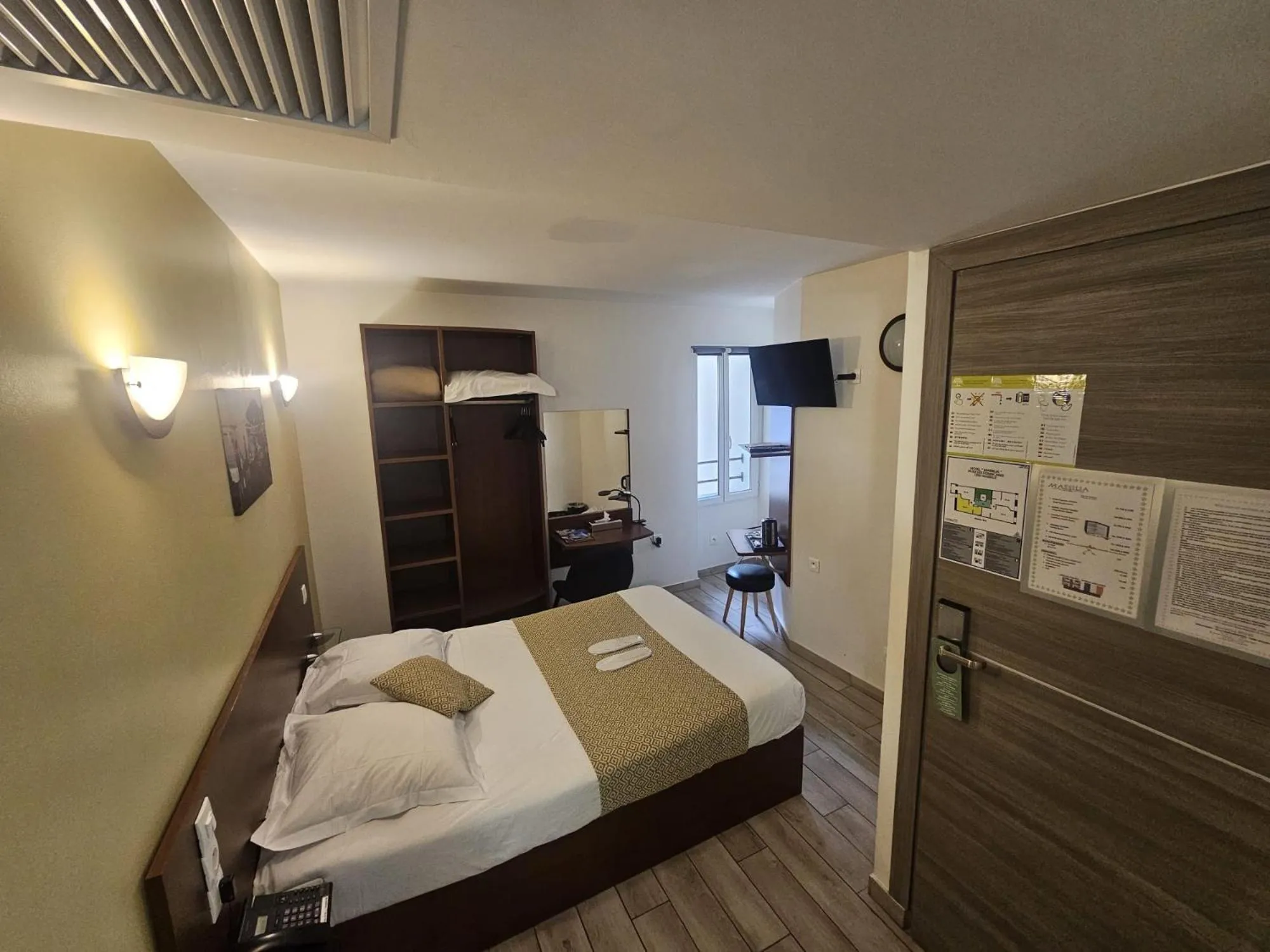 Bed in Massilia hôtel