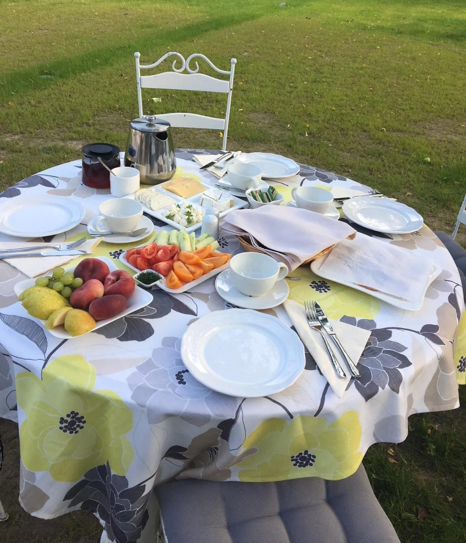 Breakfast in Park Apartments