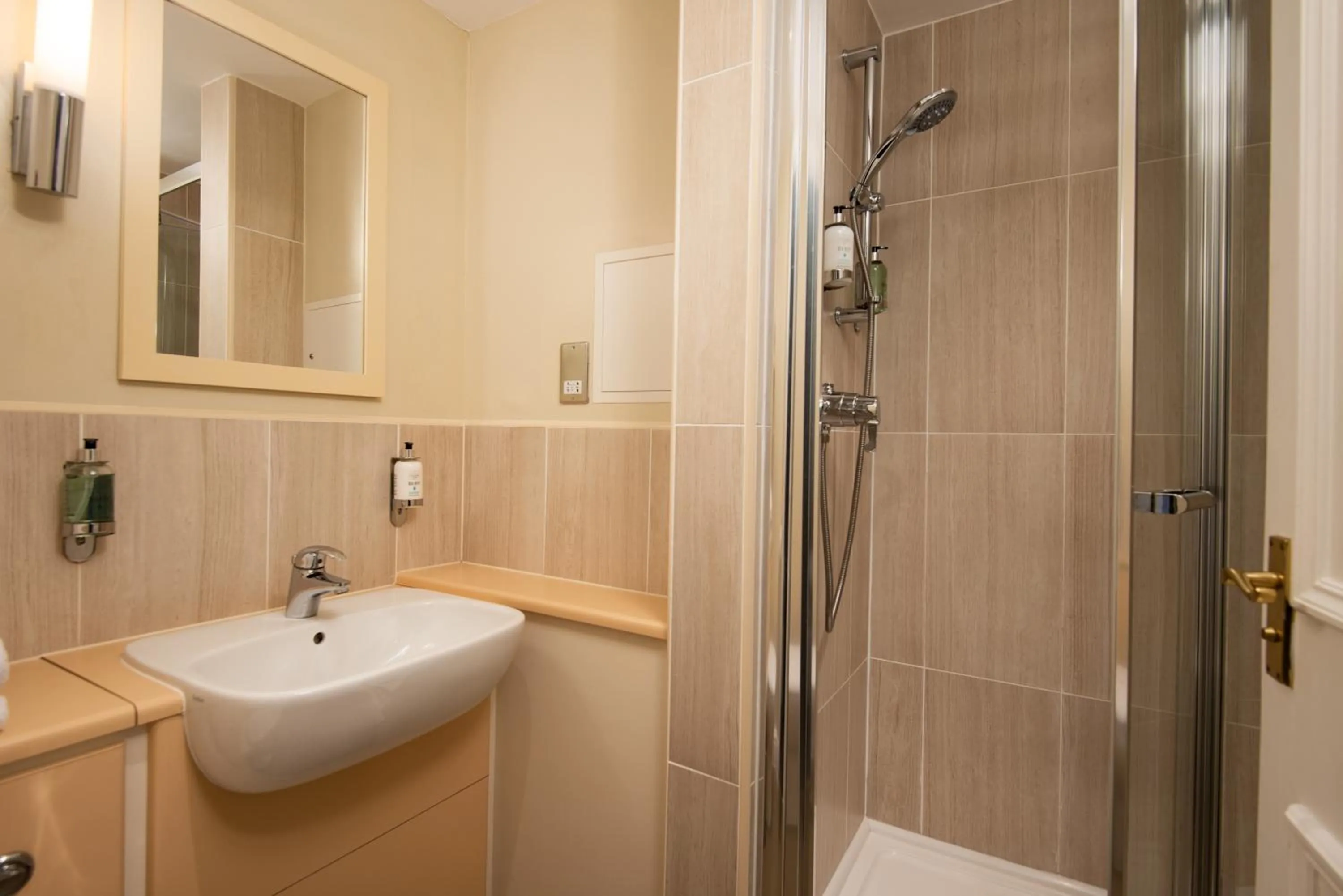 Shower in The King's Head Inn - The Inn Collection Group