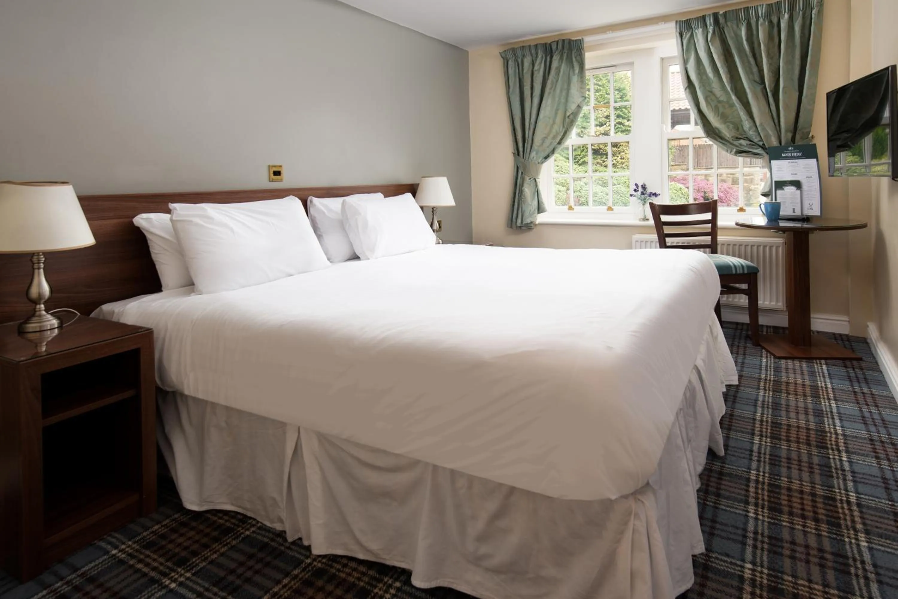 Bed in The King's Head Inn - The Inn Collection Group