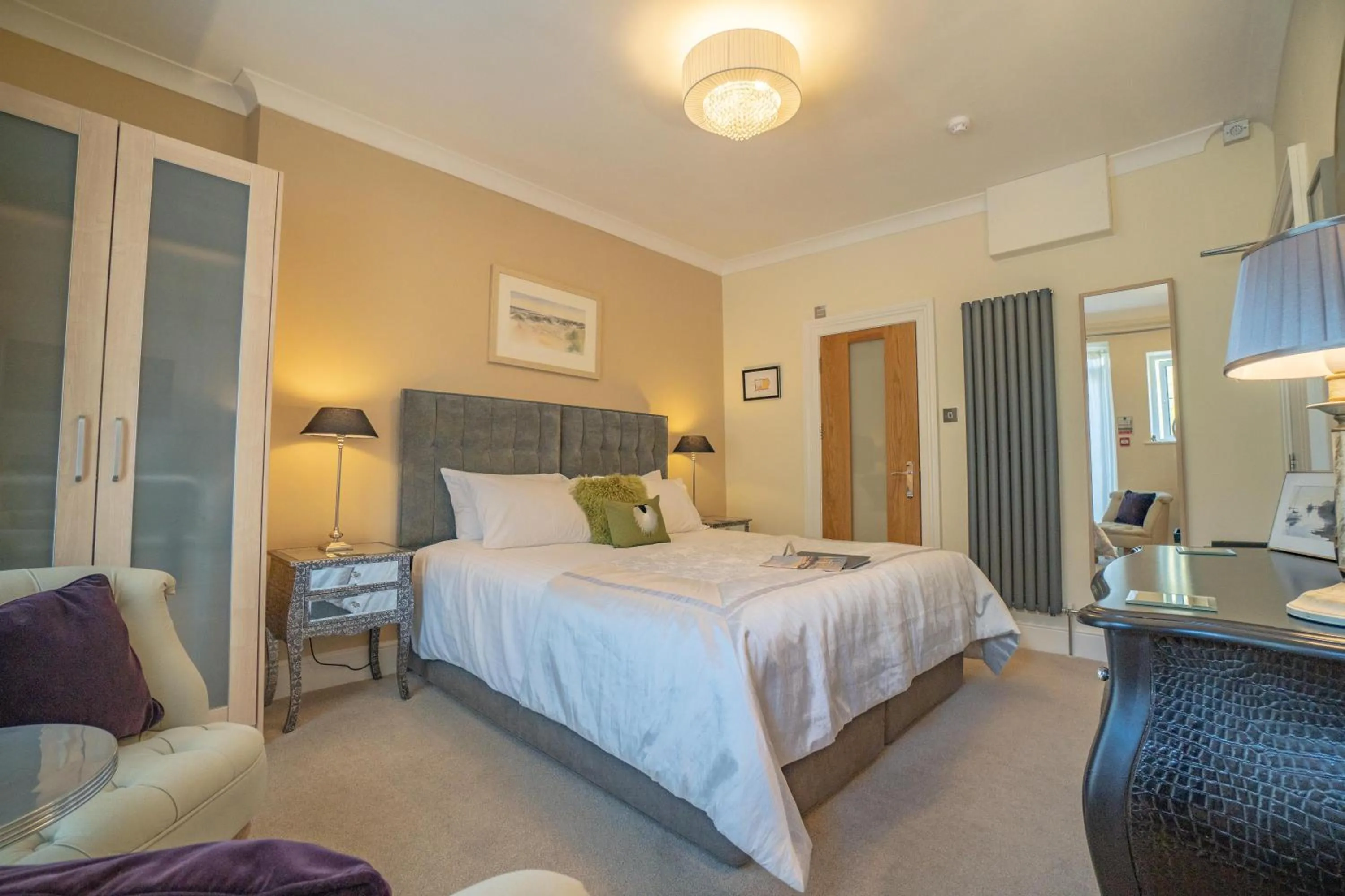 Photo of the whole room, Bed in Awel y Mor